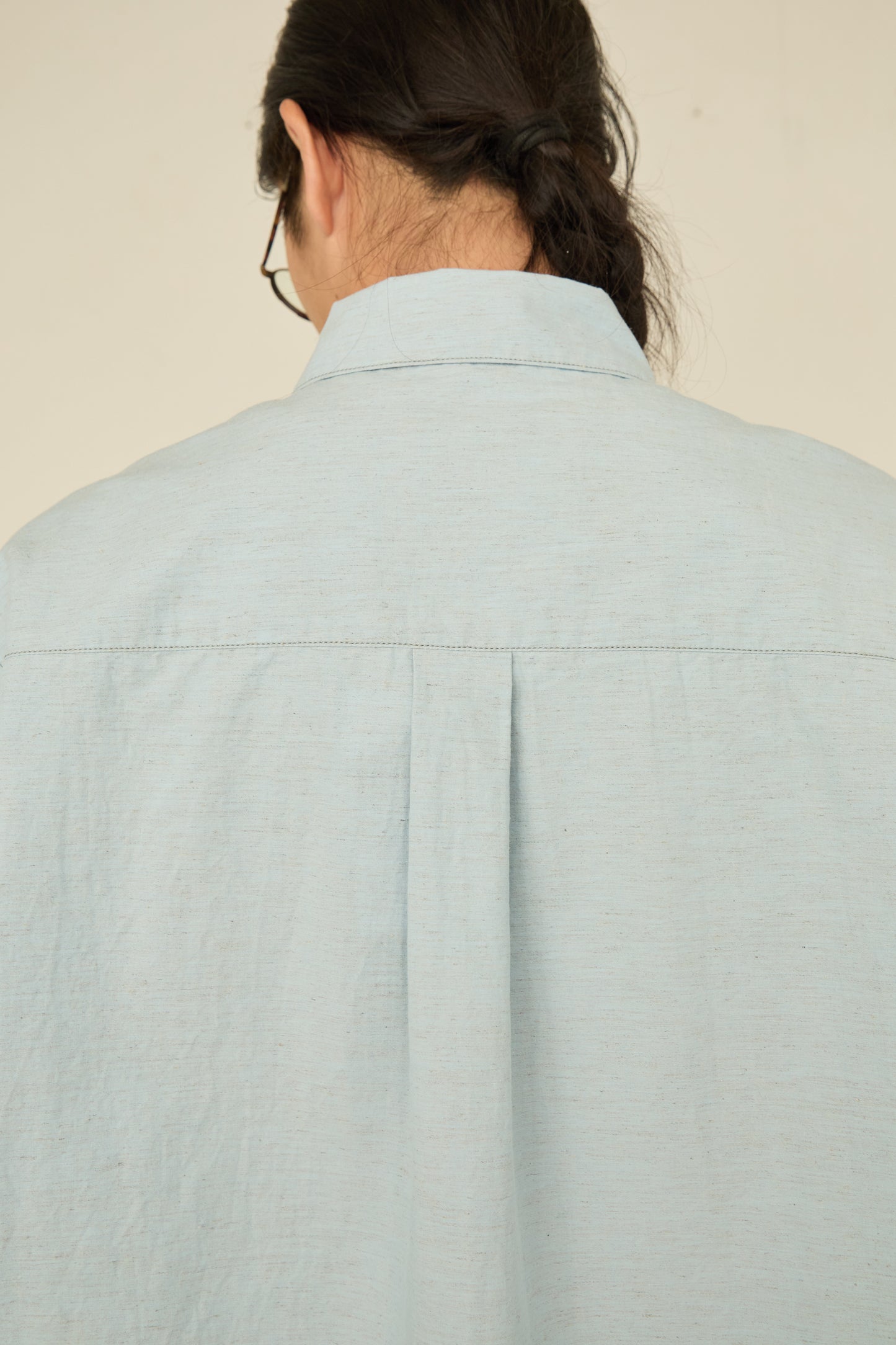 i'm here : " TWIST " SLEEVE SHIRT : / L.BEIGE