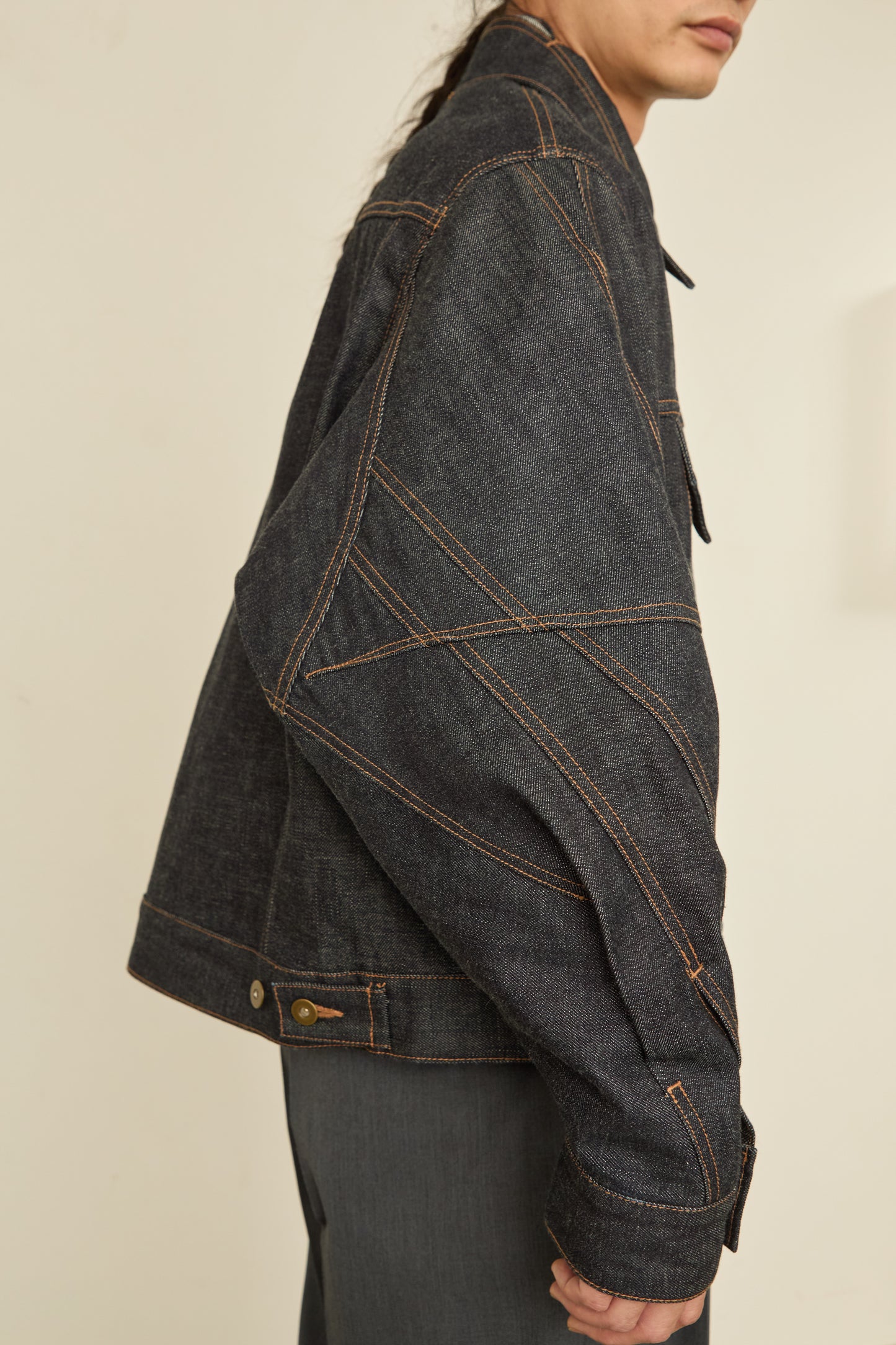 i'm here : " TWIST " SLEEVE DENIM JACKET : / BLACK