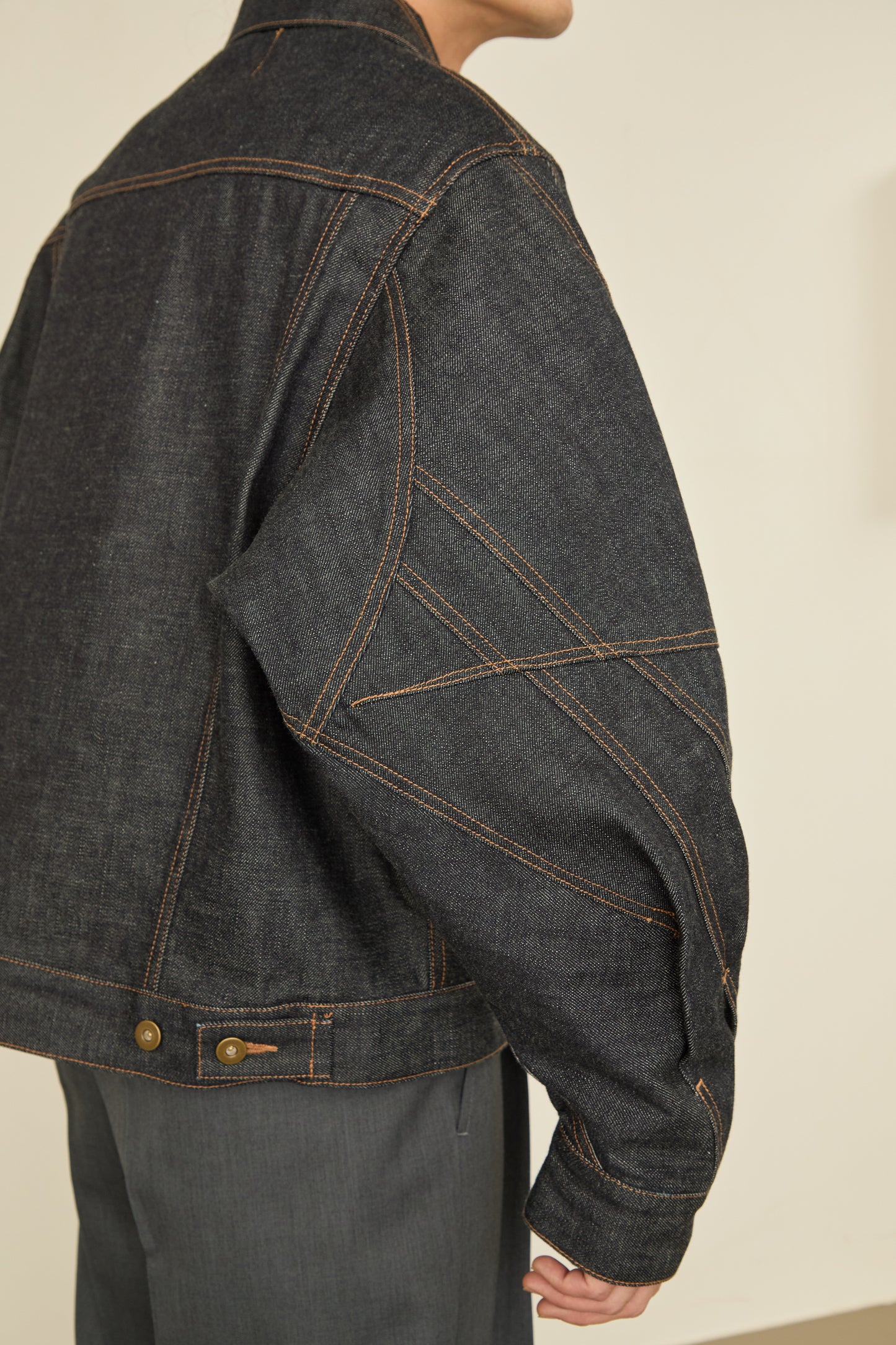 i'm here : " TWIST " SLEEVE DENIM JACKET : / BLACK