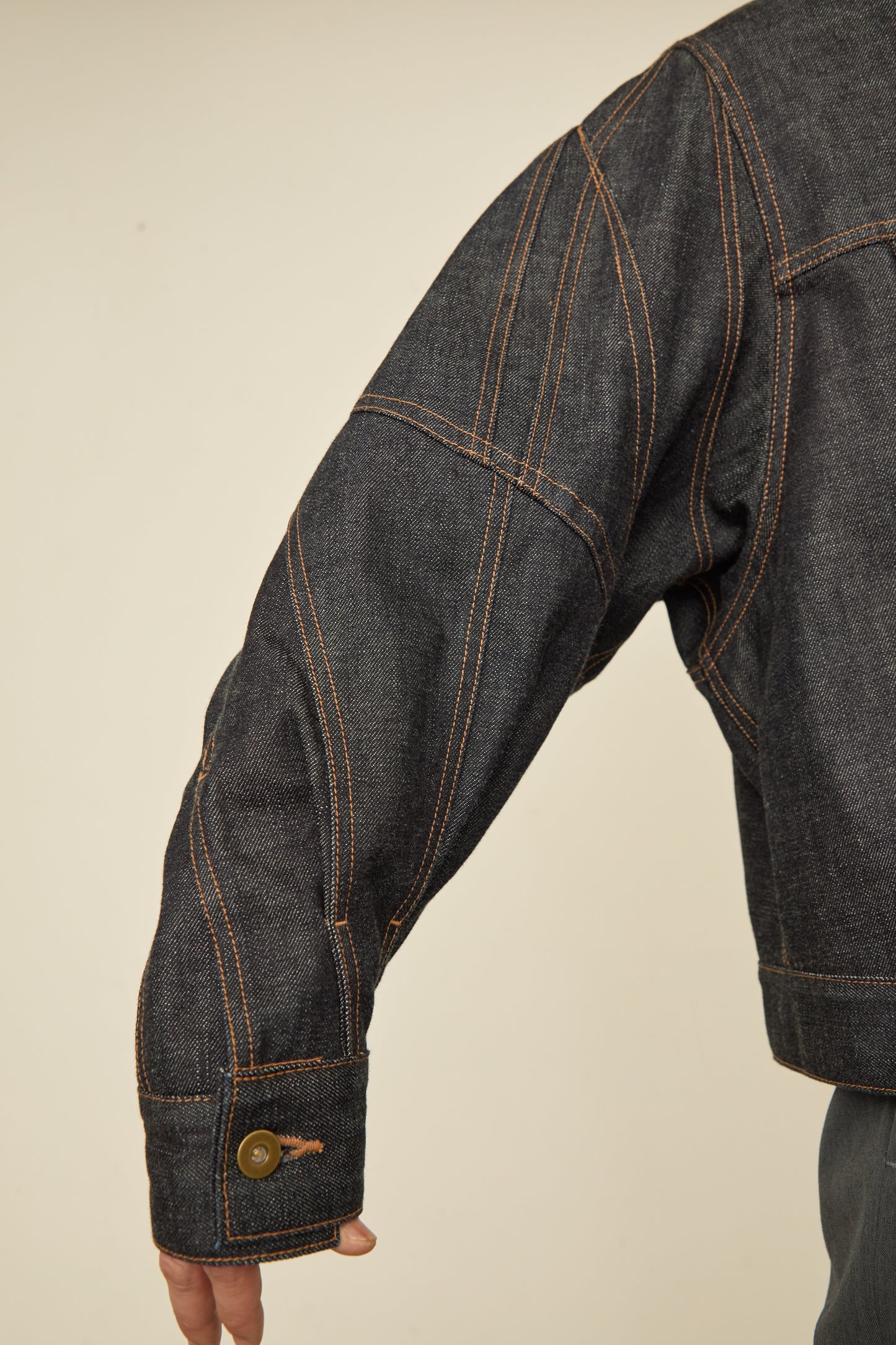 i'm here : " TWIST " SLEEVE DENIM JACKET : / BLACK