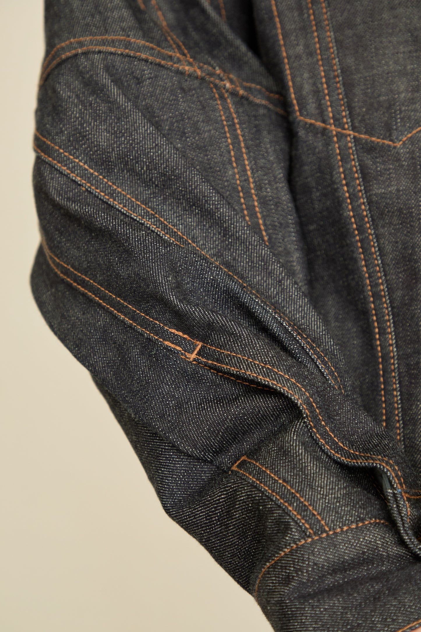 i'm here : " TWIST " SLEEVE DENIM JACKET : / BLACK