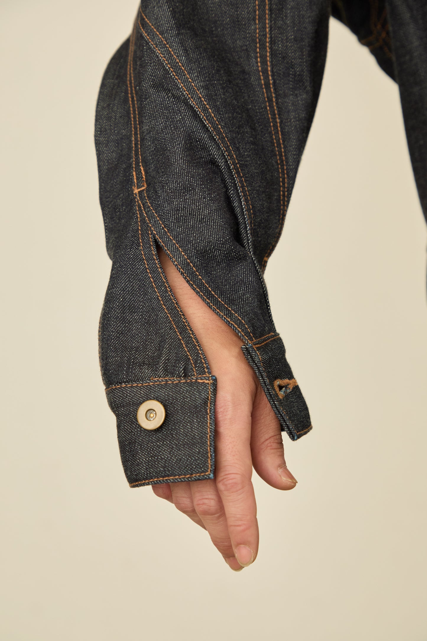 i'm here : " TWIST " SLEEVE DENIM JACKET : / BLACK