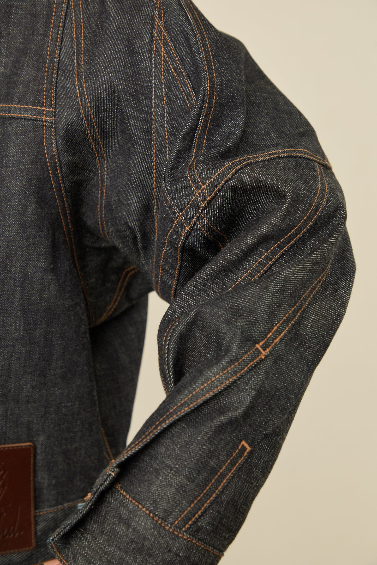 i'm here : " TWIST " SLEEVE DENIM JACKET : / BLACK