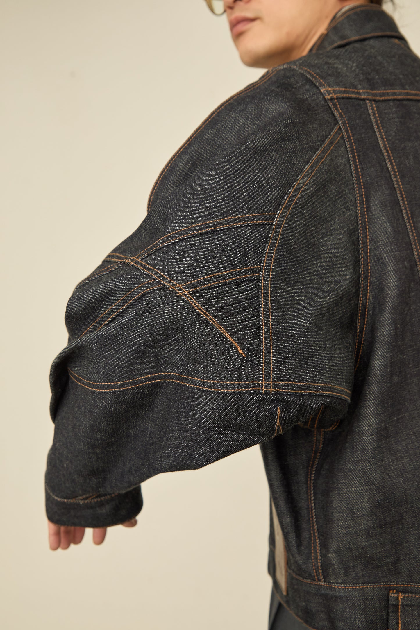 i'm here : " TWIST " SLEEVE DENIM JACKET : / BLUE