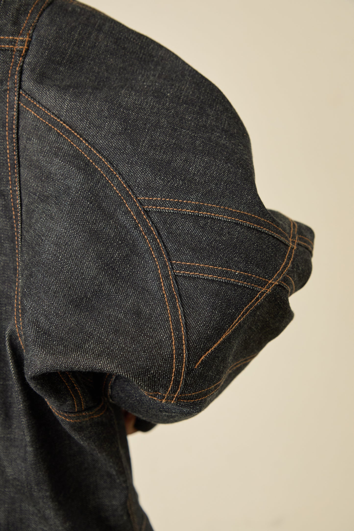 i'm here : " TWIST " SLEEVE DENIM JACKET : / BLACK