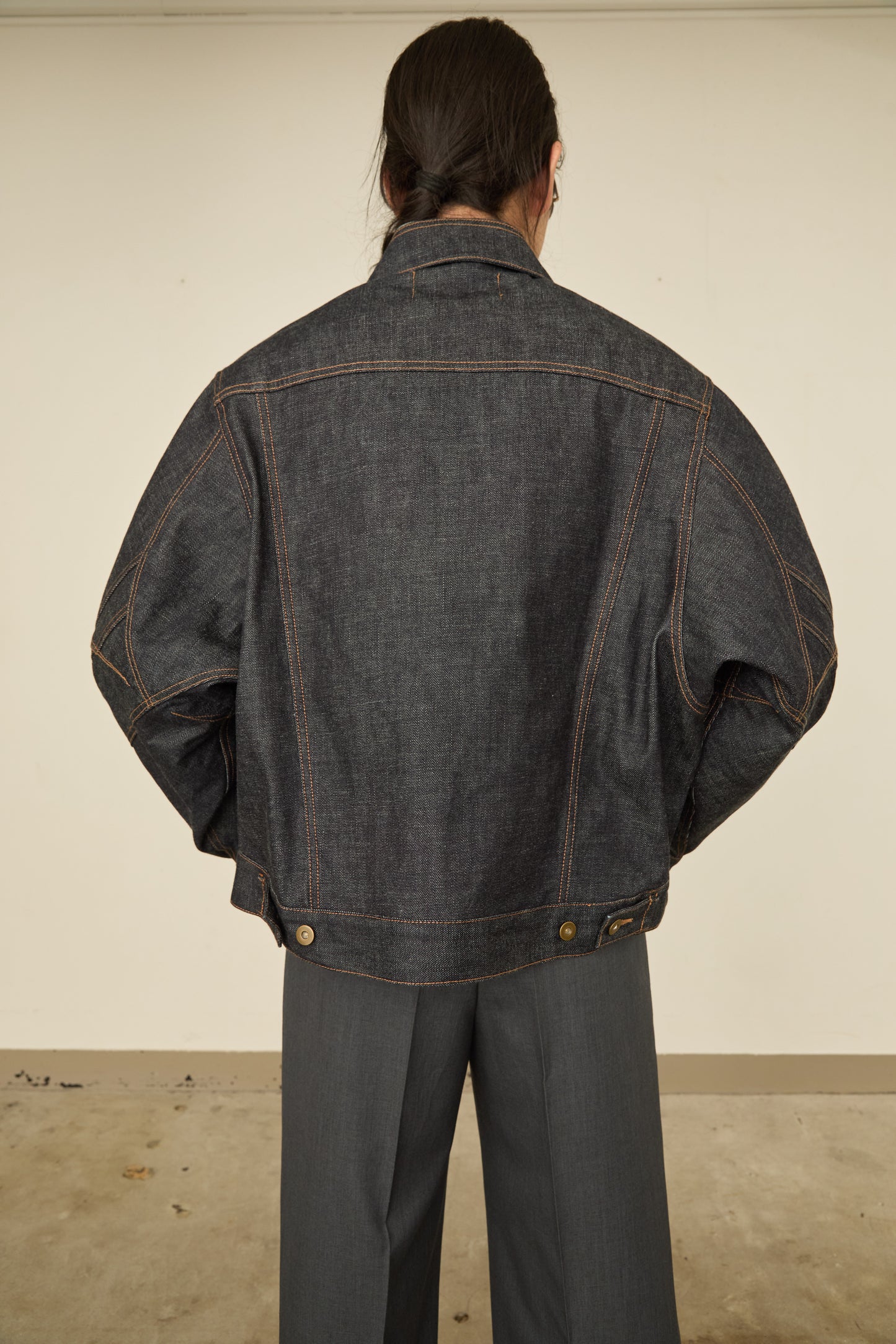 i'm here : " TWIST " SLEEVE DENIM JACKET : / BLACK