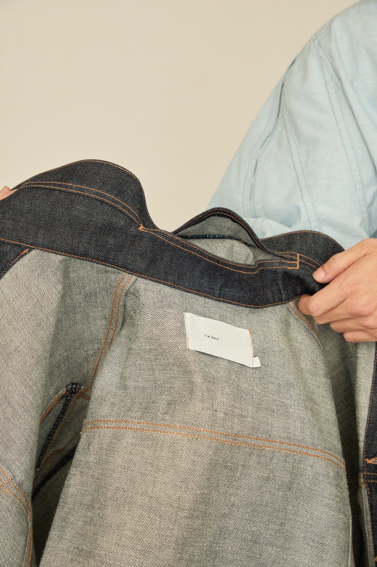 i'm here : " TWIST " SLEEVE DENIM JACKET : / BLUE