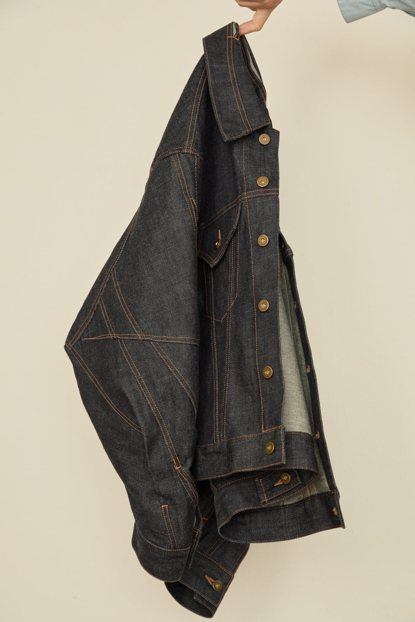 i'm here : " TWIST " SLEEVE DENIM JACKET : / BLACK
