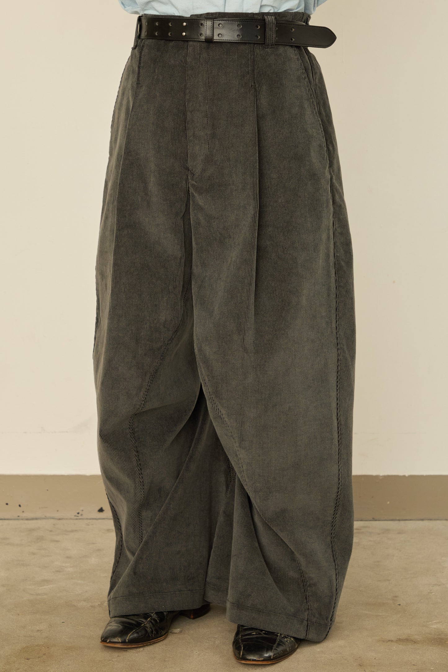 i'm here : " TWIST " CORDUROY PANTS : / GRAY