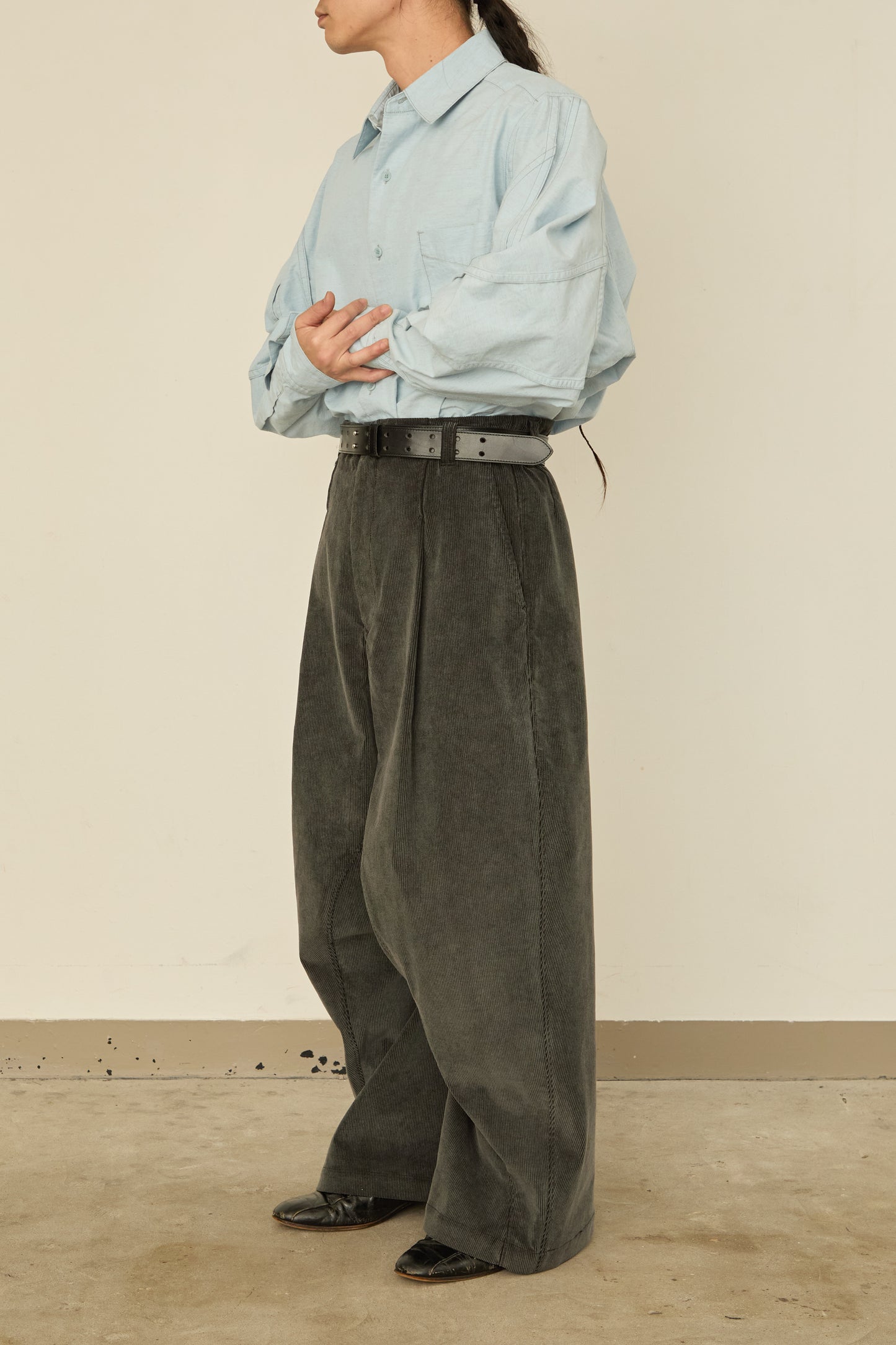 i'm here : " TWIST " CORDUROY PANTS : / GRAY