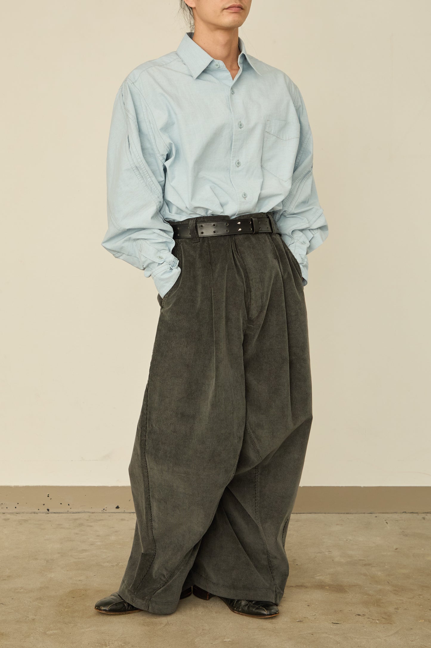 i'm here : " TWIST " CORDUROY PANTS : / GRAY