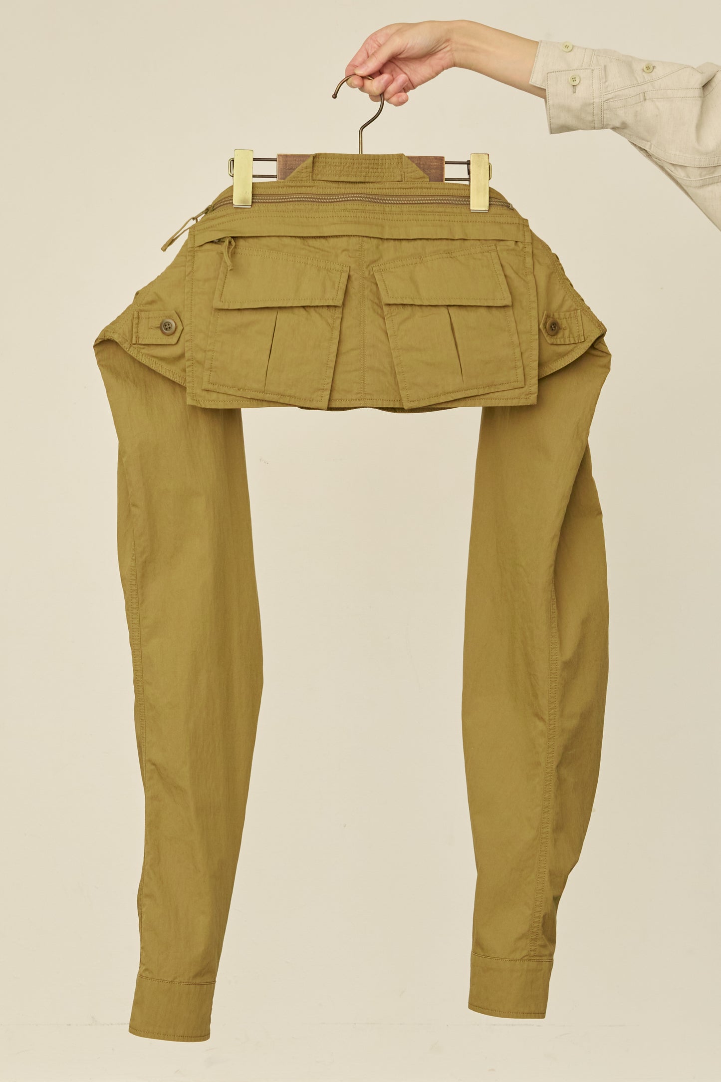 i'm here : " SLEEVE "  BAG : / BEIGE