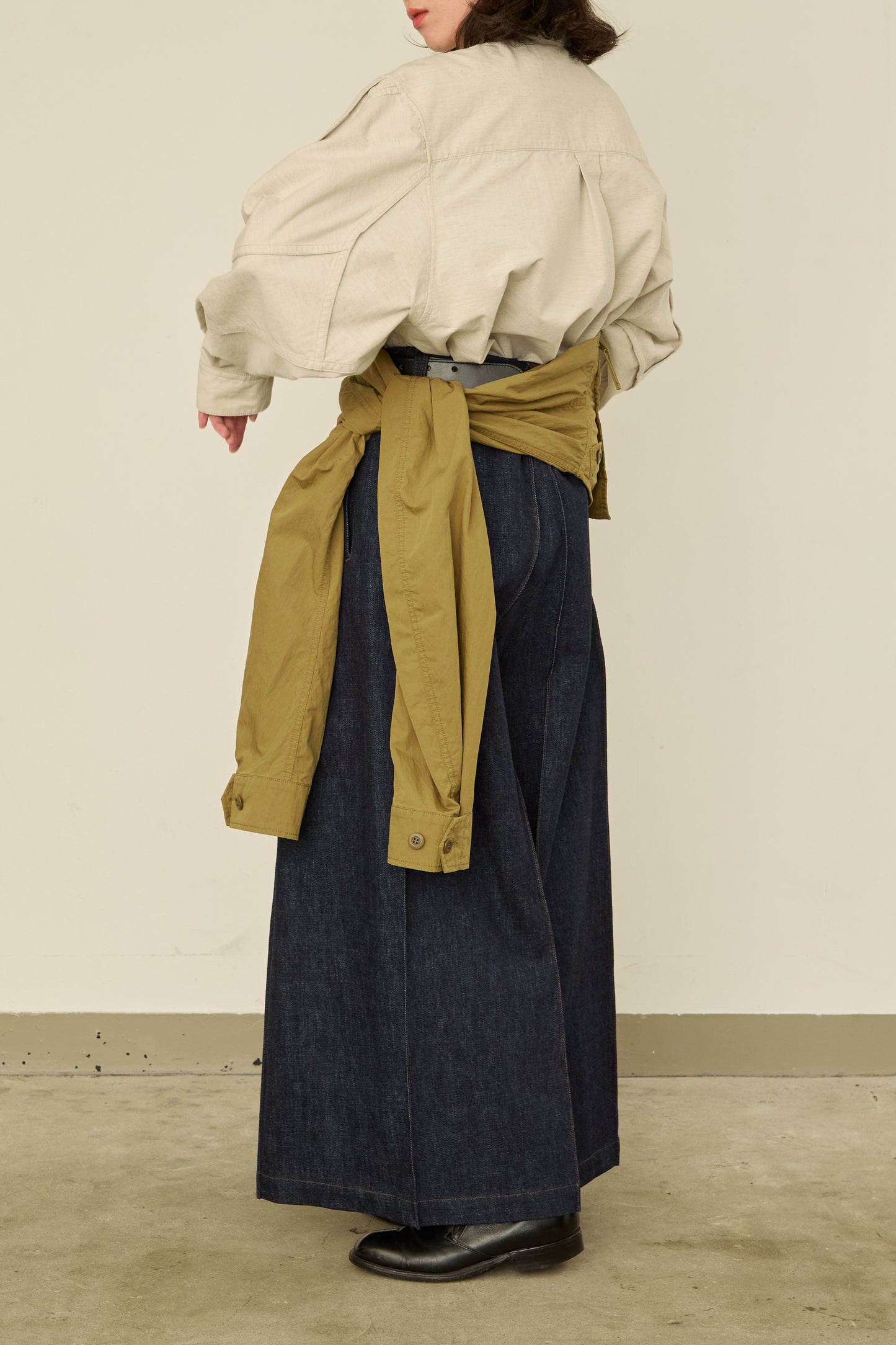 i'm here : " SLEEVE "  BAG : / BEIGE