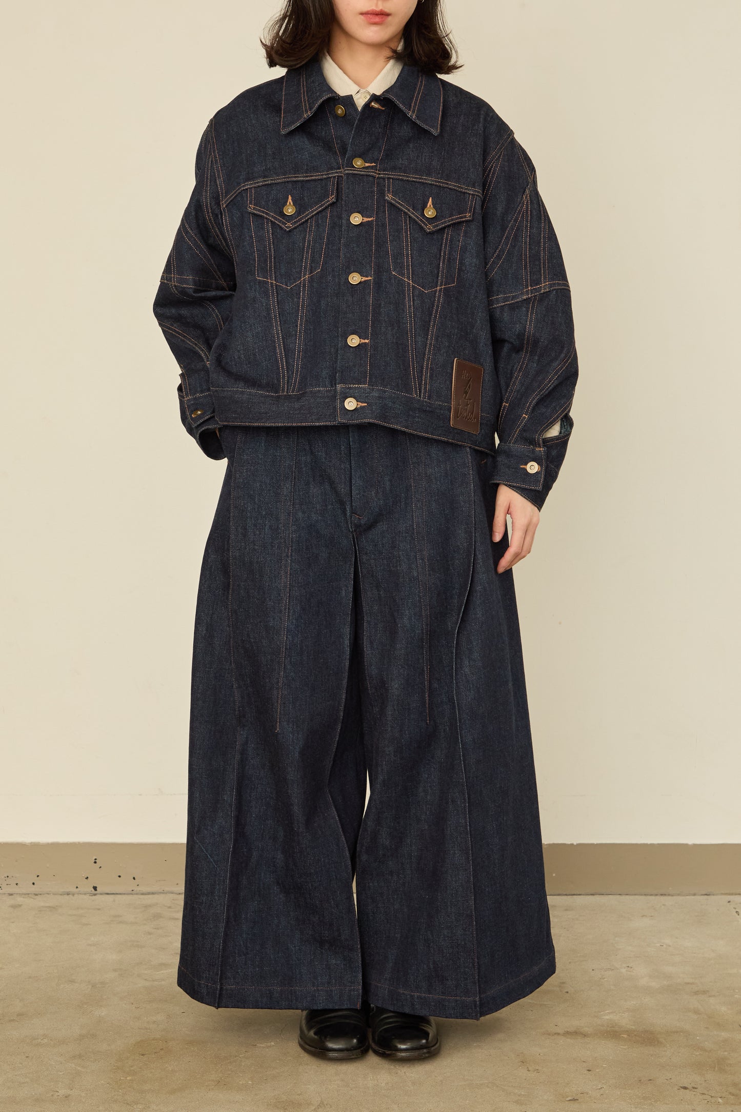 i'm here : " TWIST " SLEEVE DENIM JACKET : / BLUE