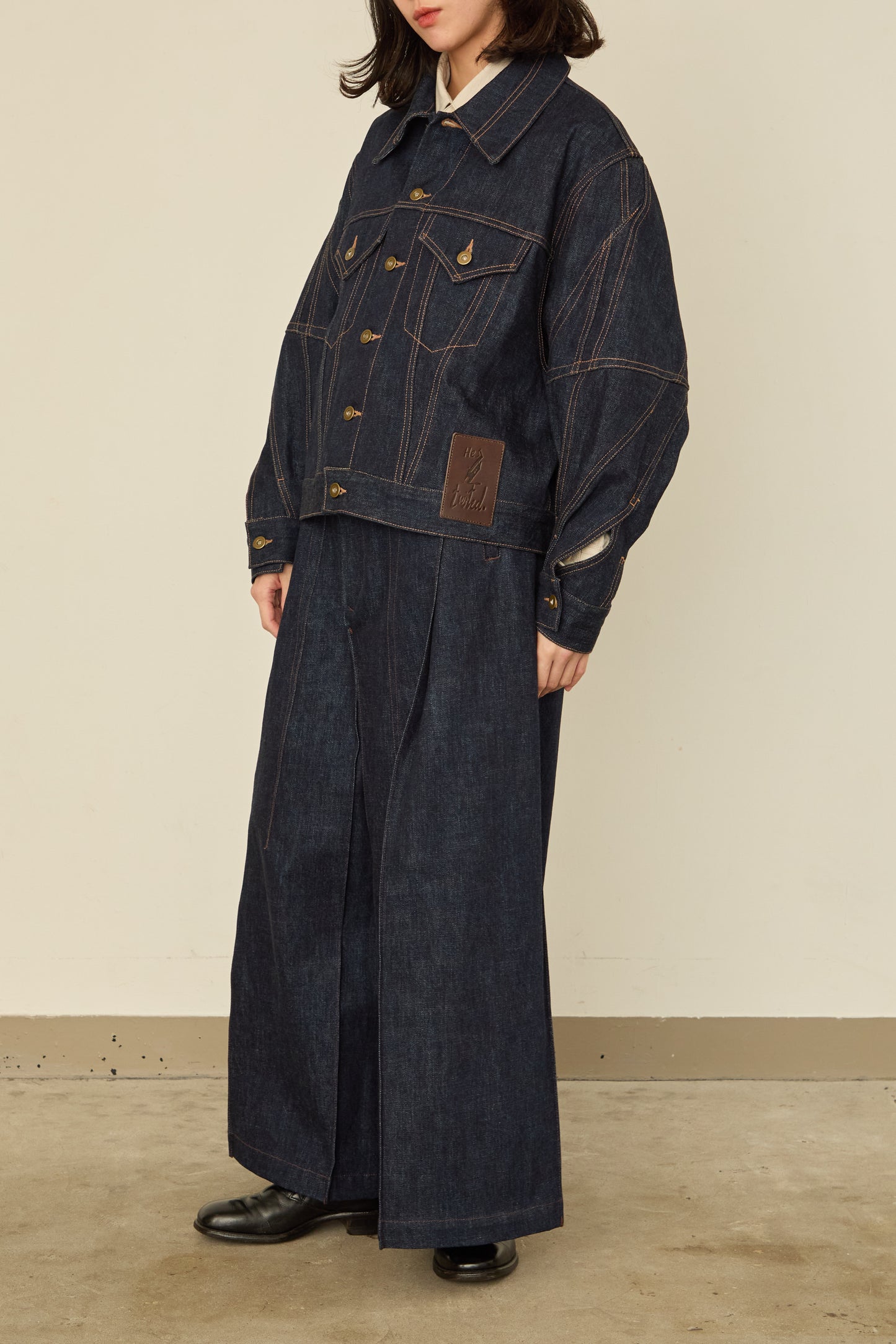 i'm here : " TWIST " SLEEVE DENIM JACKET : / BLUE
