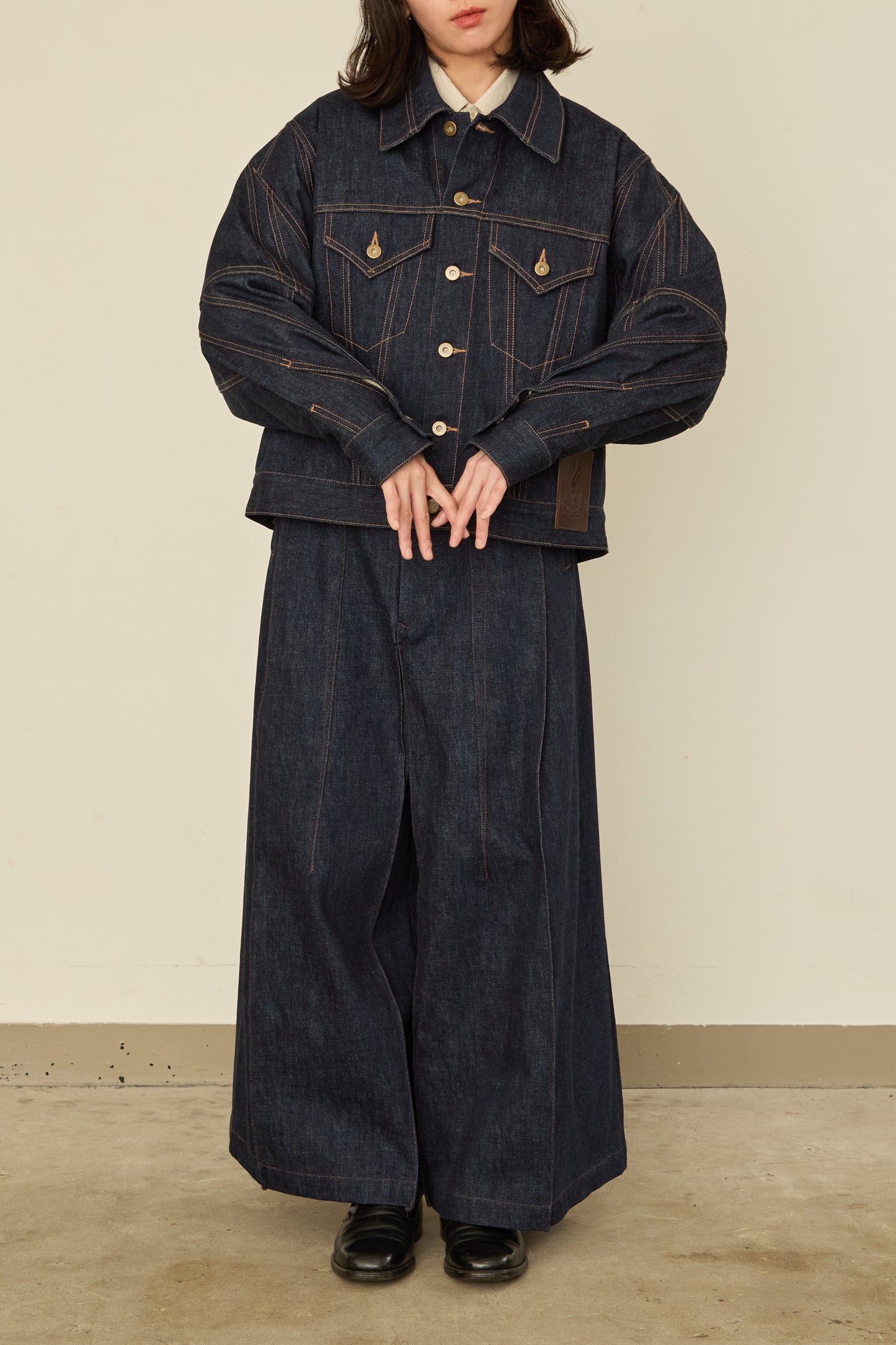 i'm here : " TWIST " SLEEVE DENIM JACKET : / BLUE