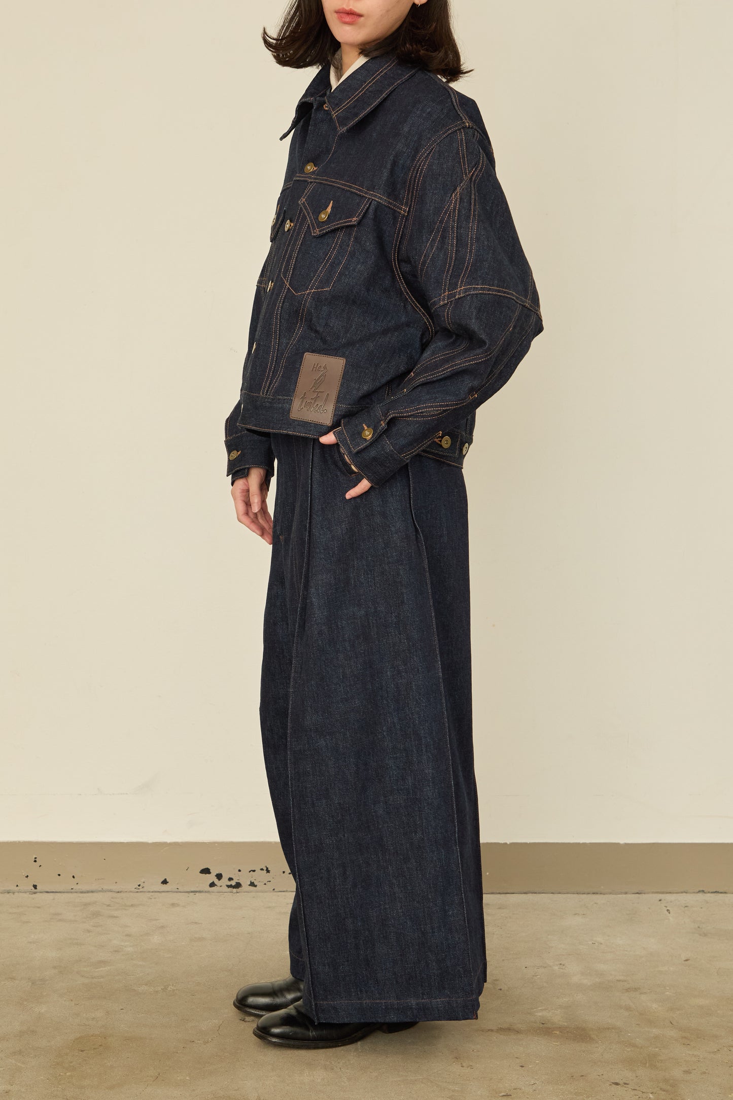i'm here : " TWIST " SLEEVE DENIM JACKET : / BLUE