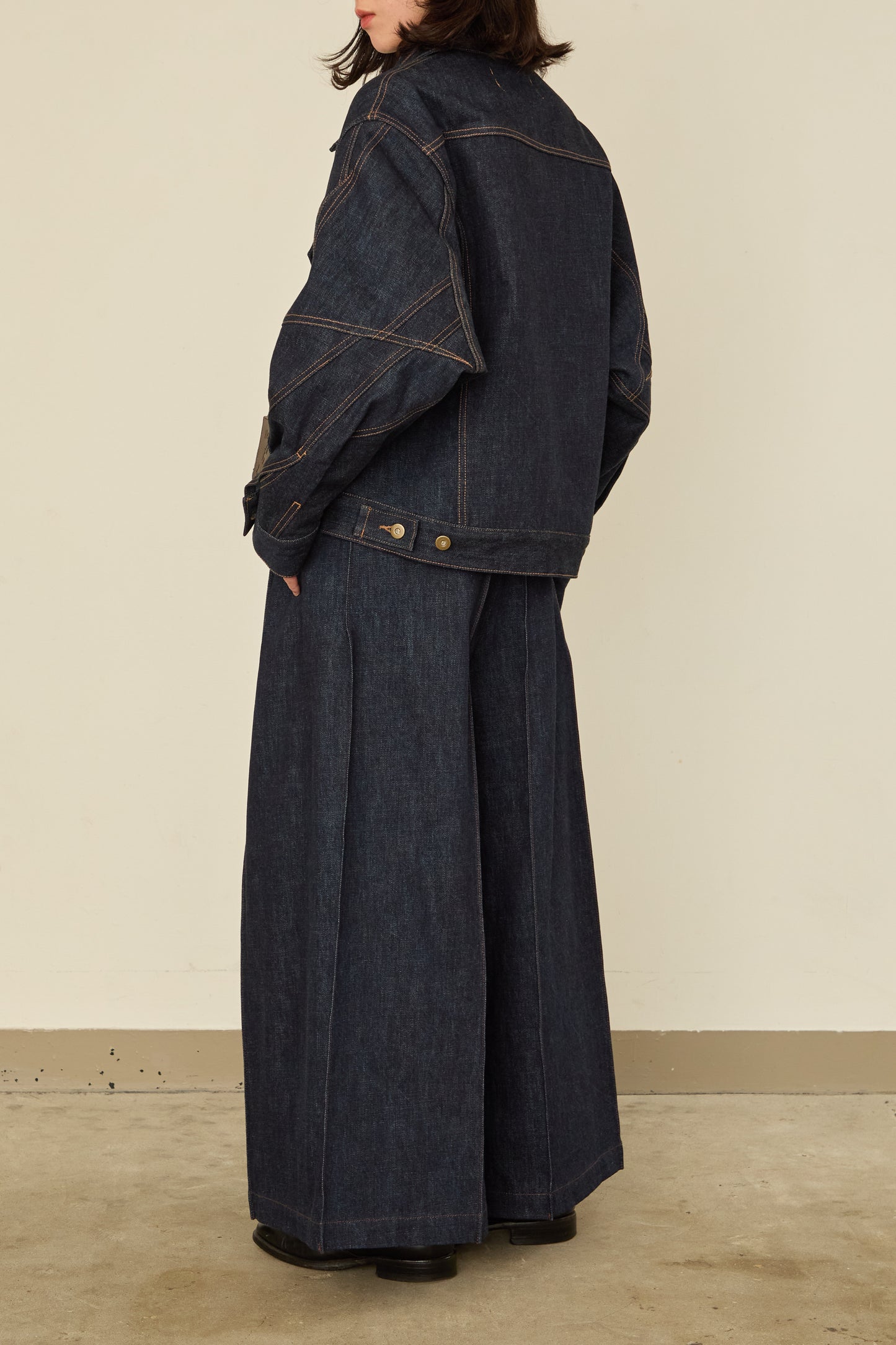 i'm here : " TWIST " SLEEVE DENIM JACKET : / BLUE