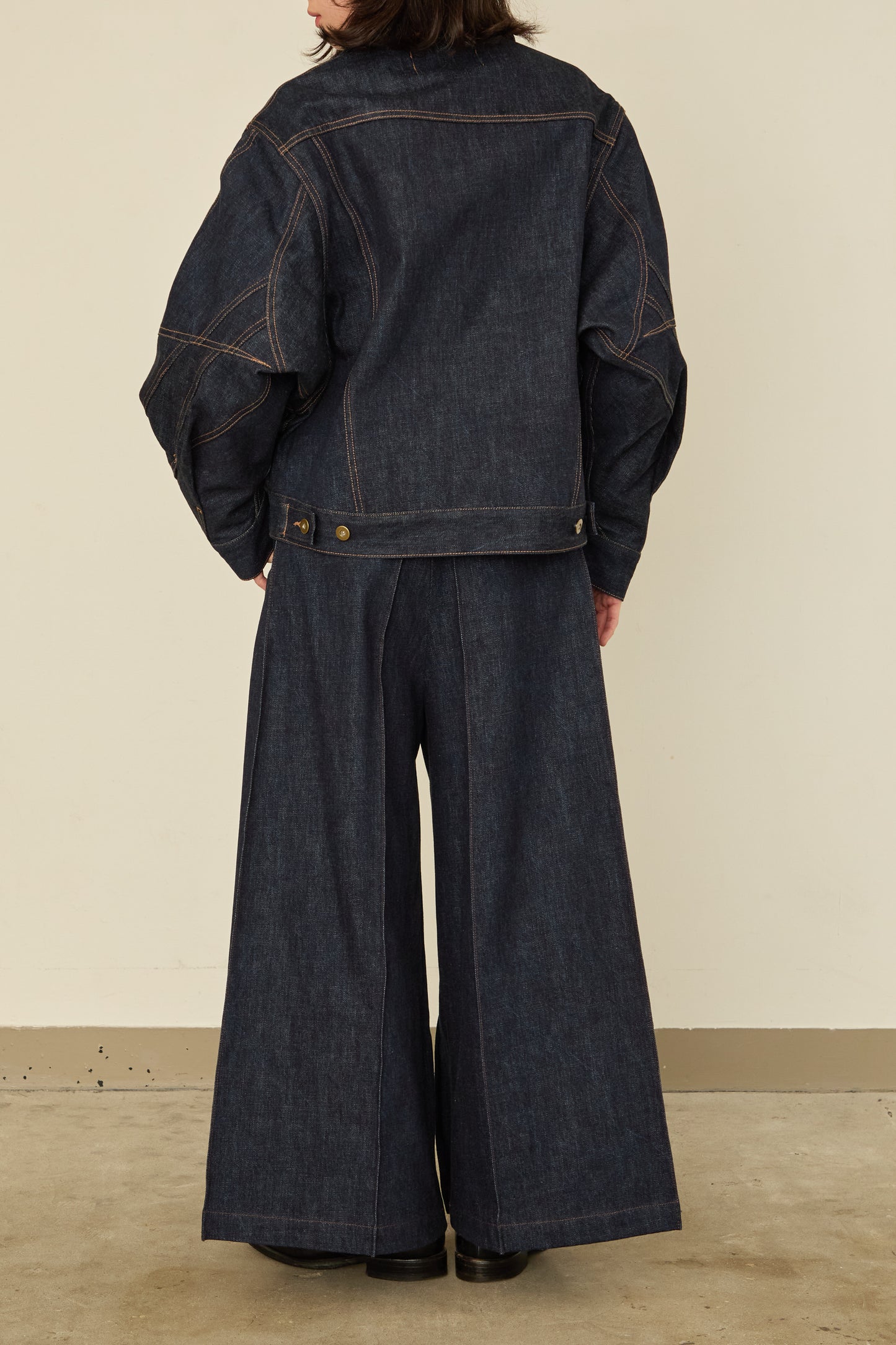 i'm here : " TWIST " SLEEVE DENIM JACKET : / BLUE