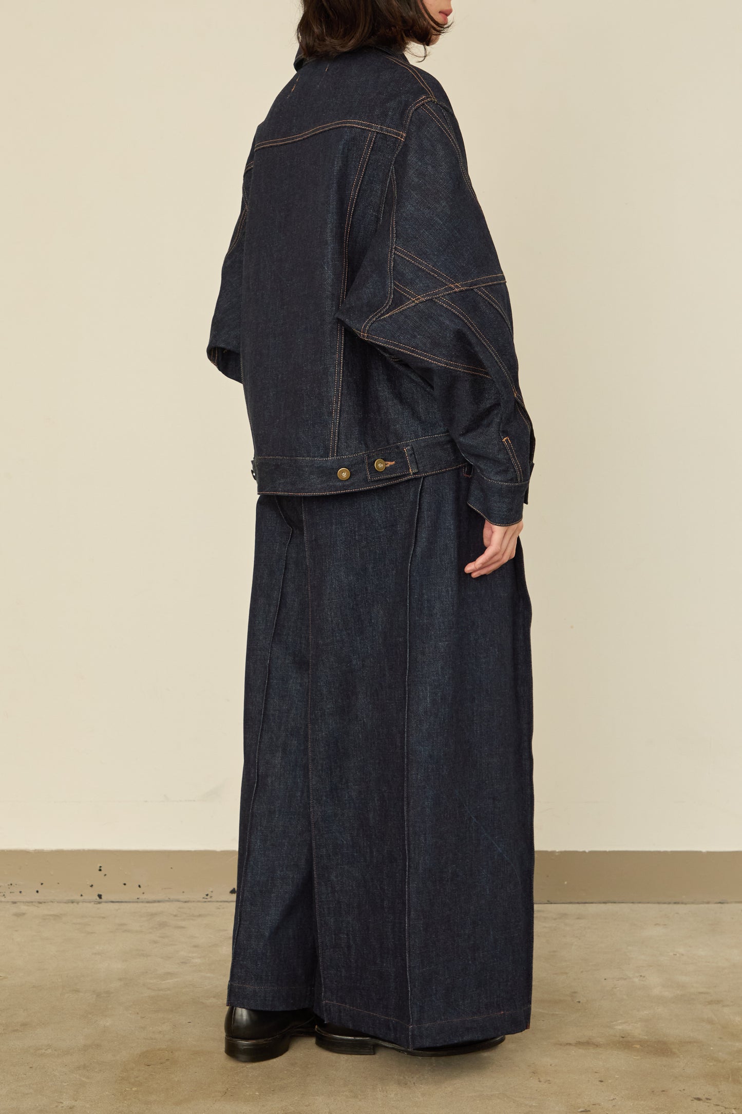 i'm here : " TWIST " SLEEVE DENIM JACKET : / BLUE