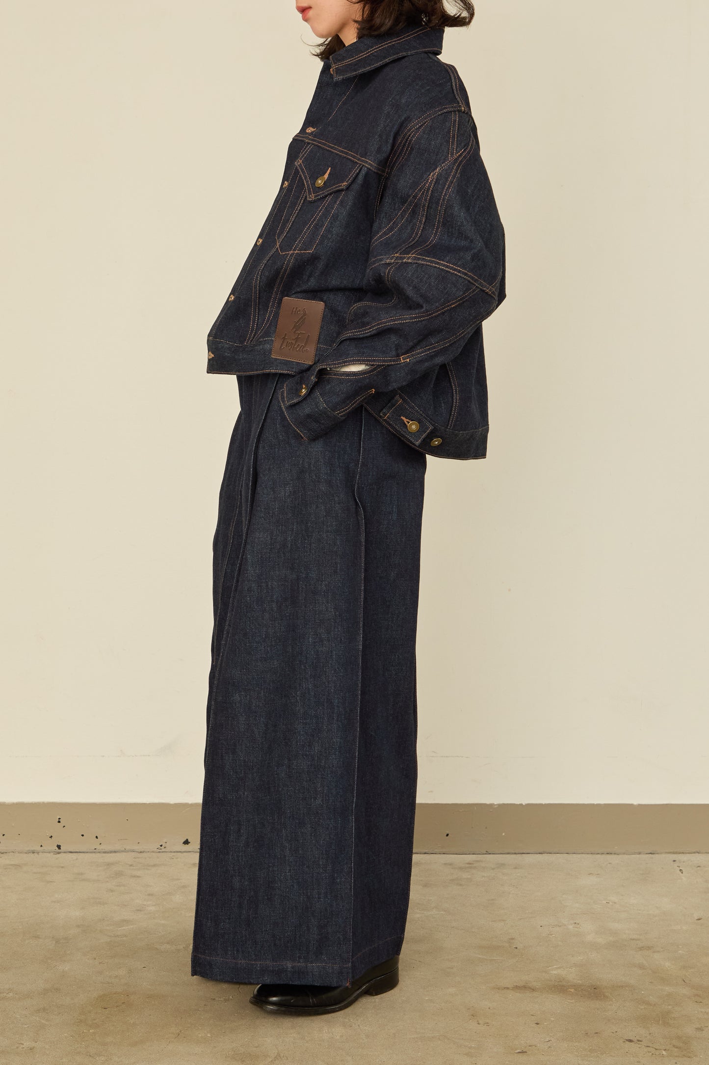 i'm here : " TWIST " SLEEVE DENIM JACKET : / BLUE