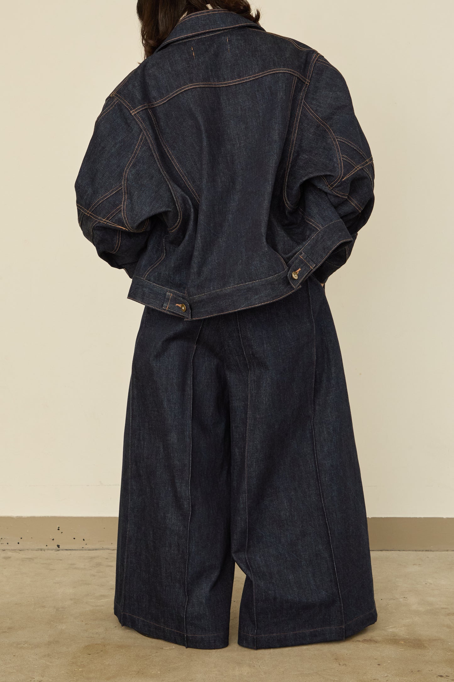 i'm here : " TWIST " SLEEVE DENIM JACKET : / BLUE