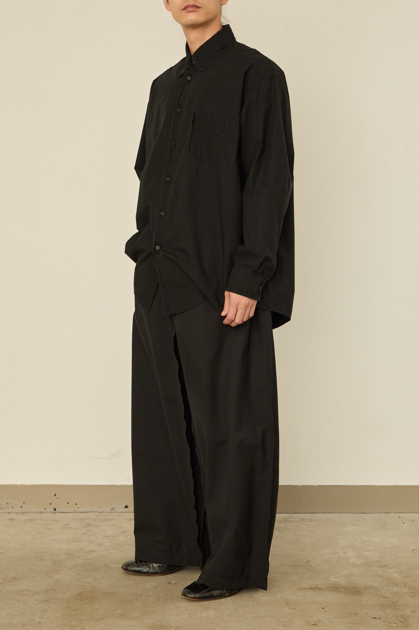 i'm here : " CUT OFF " SHIRT : / BLACK