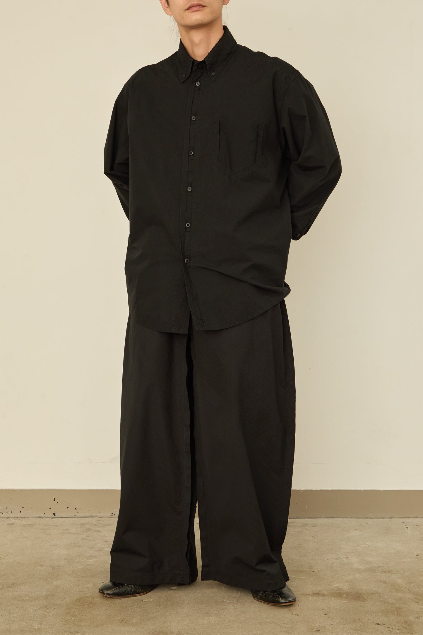 i'm here : " CUT OFF " SHIRT : / BLACK