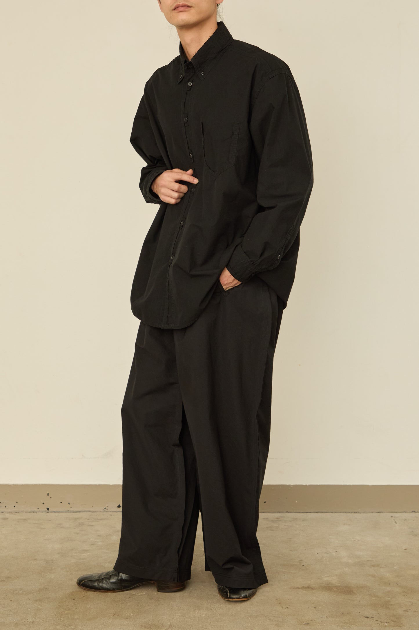 i'm here : " CUT OFF " SHIRT : / BLACK