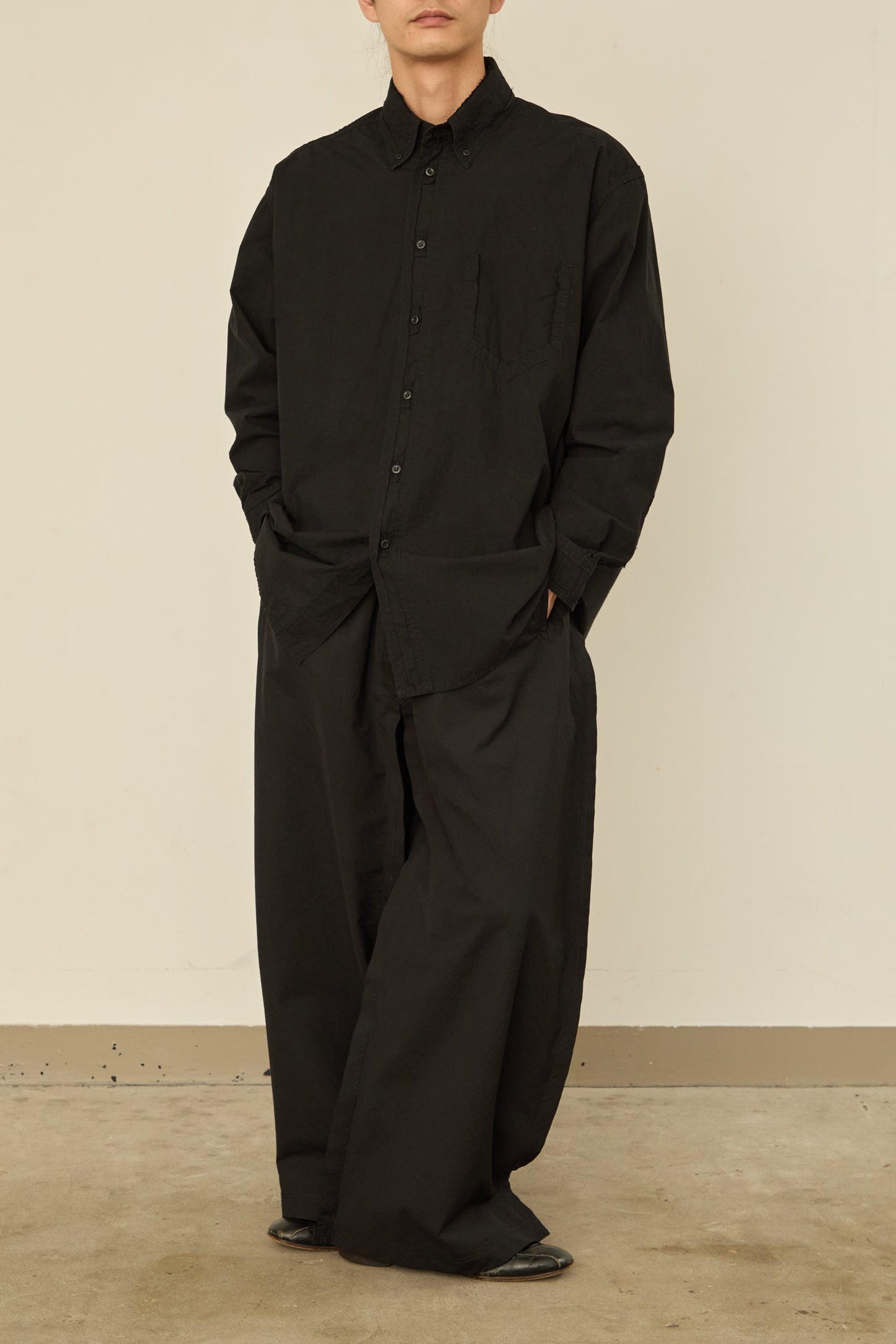 i'm here : " CUT OFF " SHIRT : / BLACK