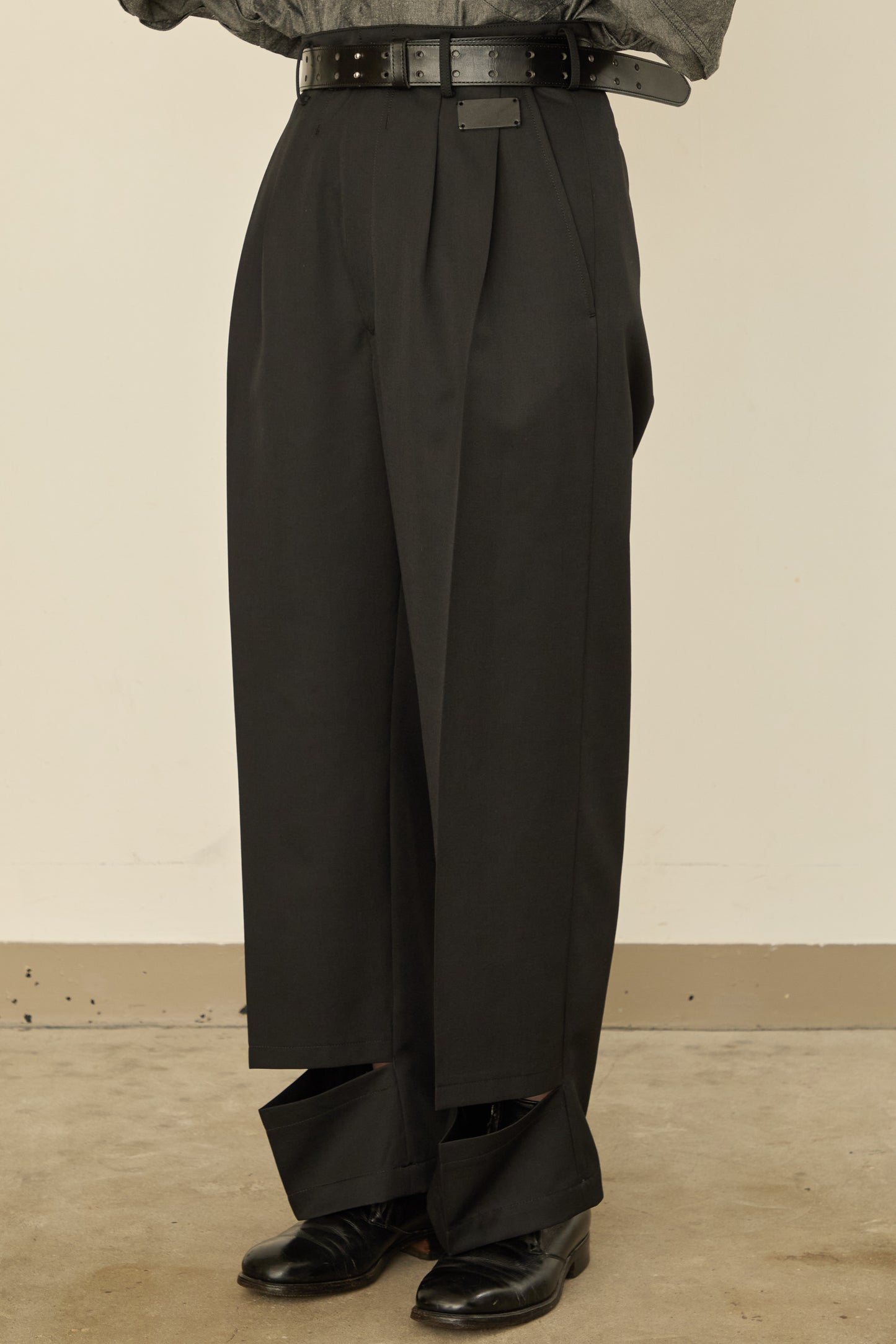 UN(I)FORM " SLIT " PANTS : / BLACK