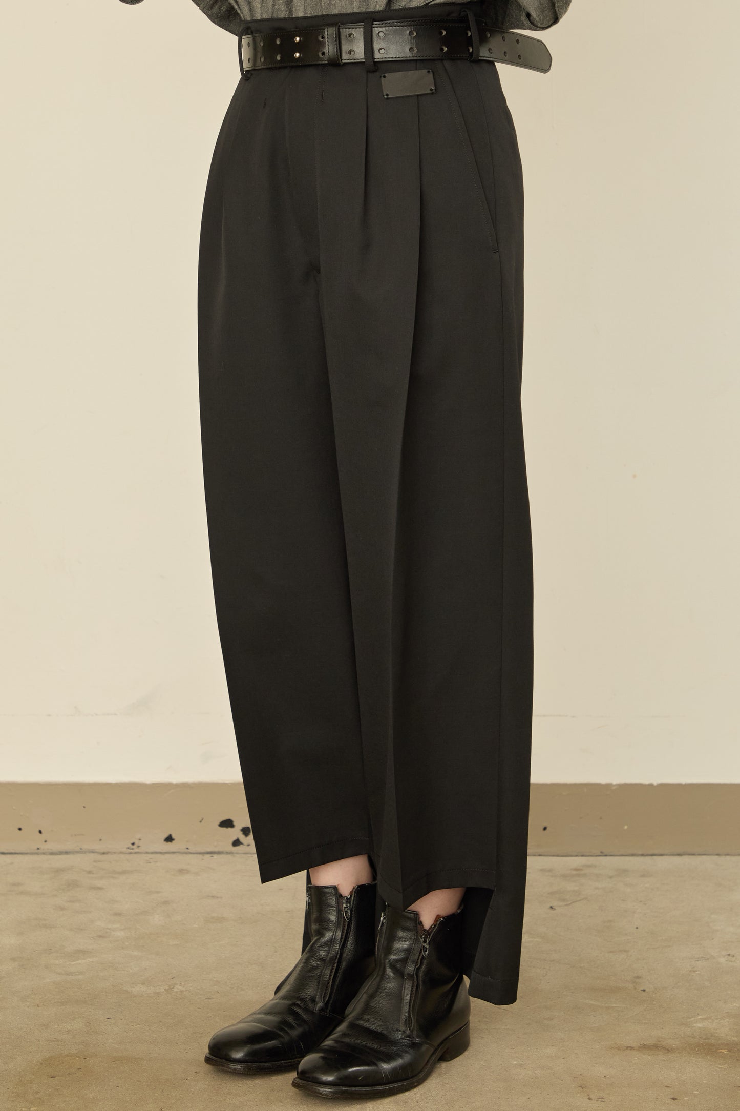 UN(I)FORM " SLIT " PANTS : / BLACK