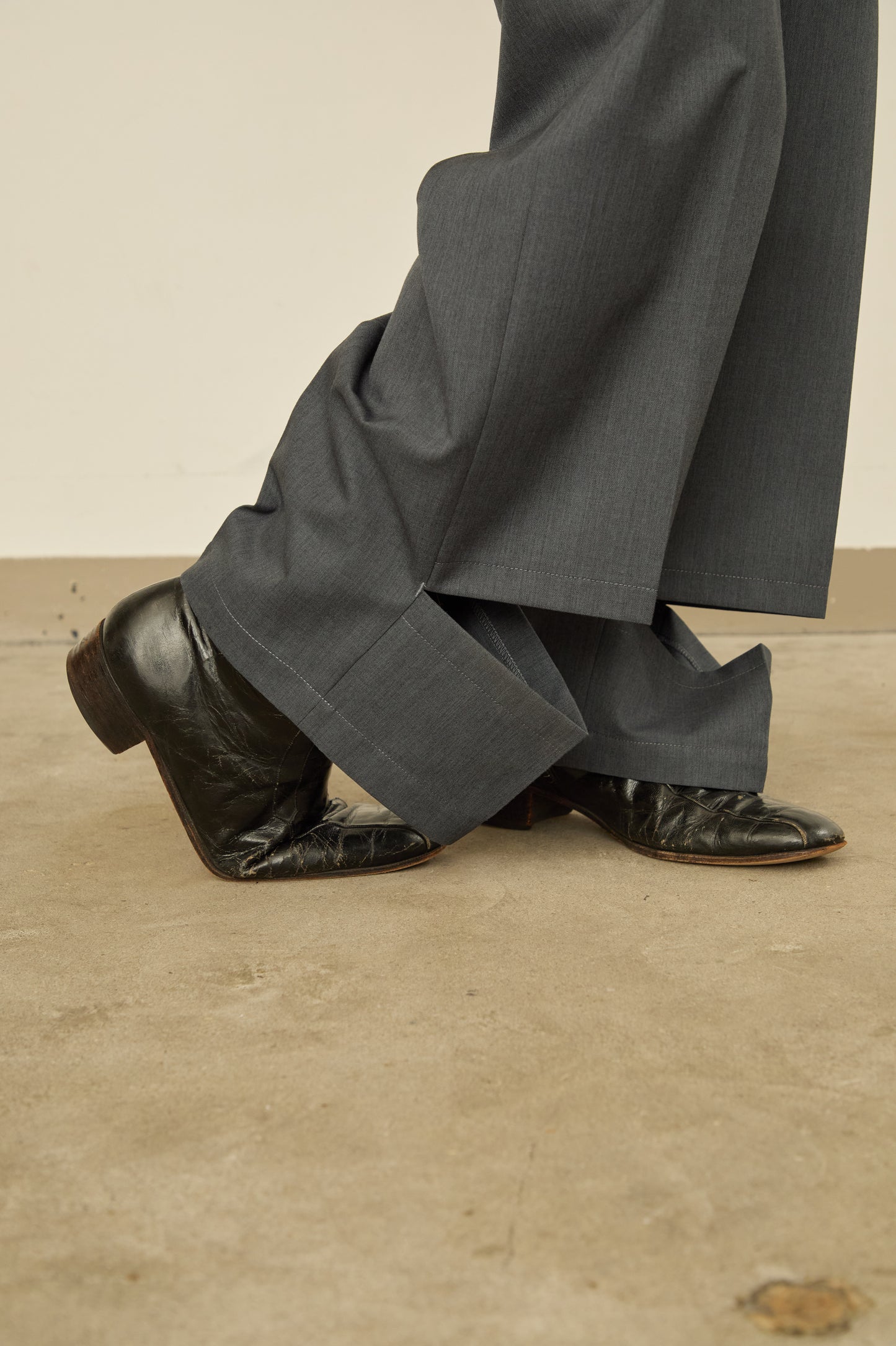 UN(I)FORM " SLIT " PANTS : / BLACK