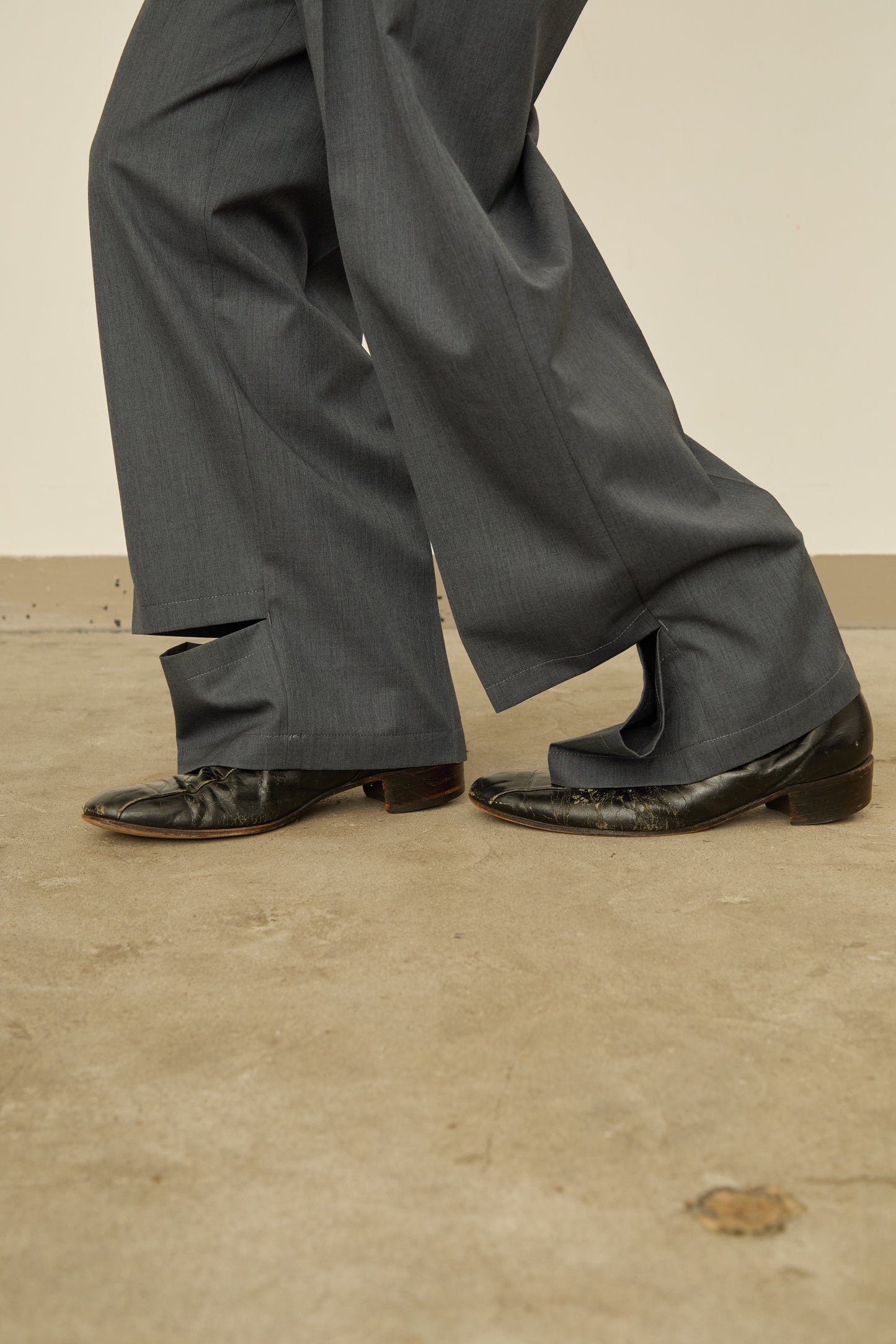 UN(I)FORM " SLIT " PANTS : / BROWN