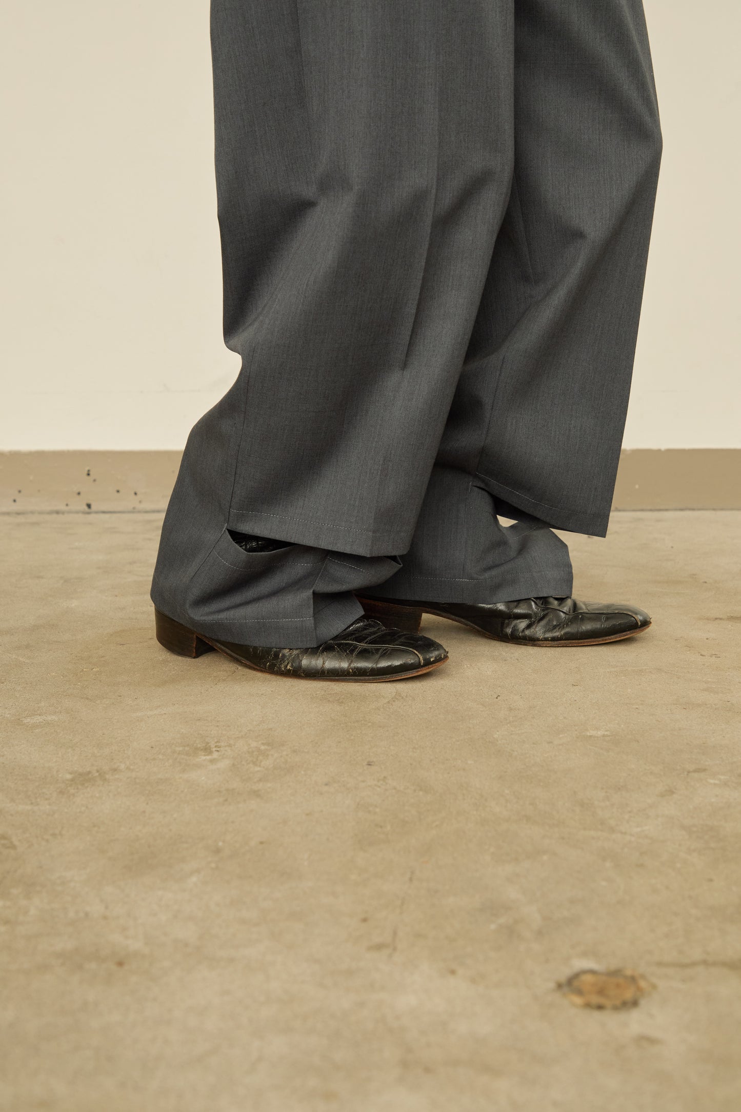 UN(I)FORM " SLIT " PANTS : / BROWN