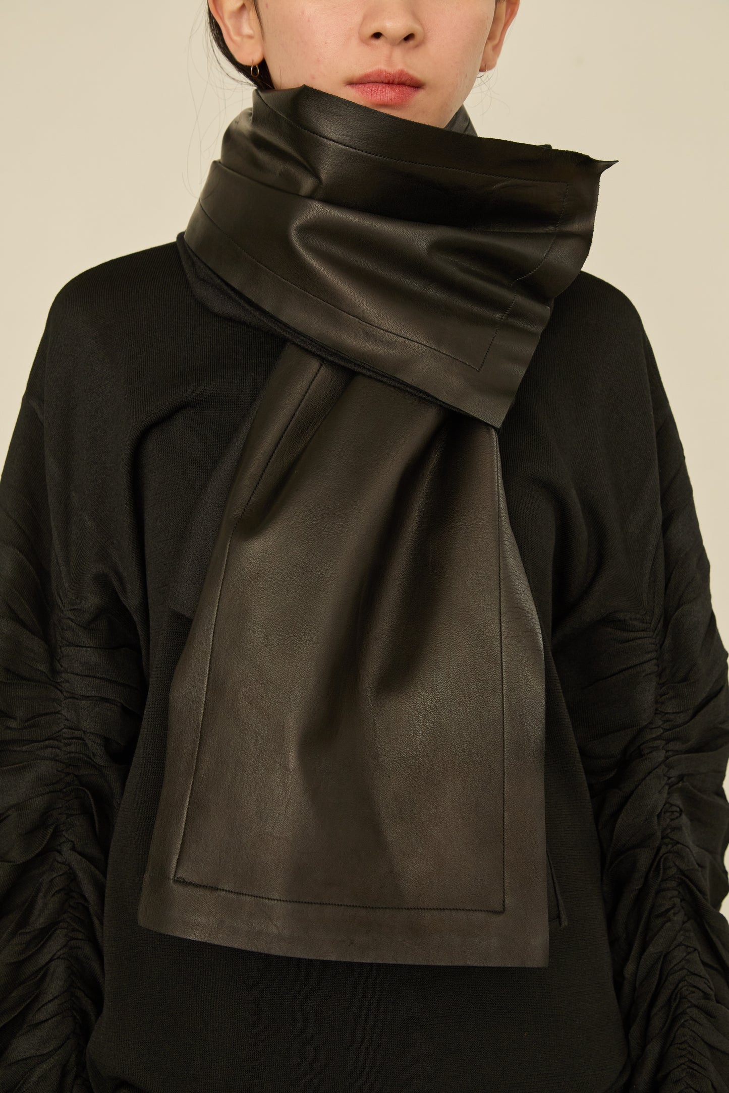i'm here : " LEATHER " SCARF : / BROWN
