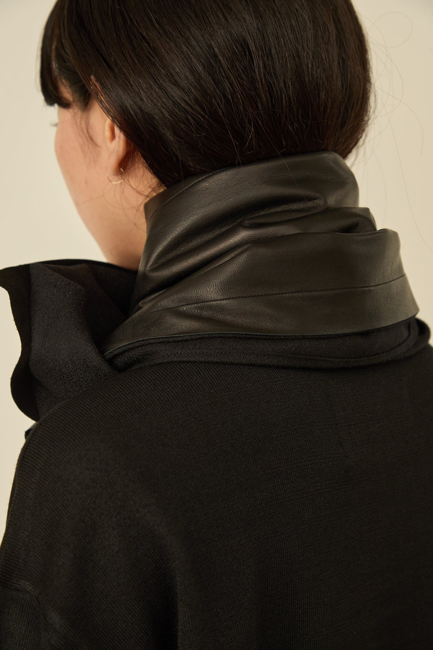 i'm here : " LEATHER " SCARF : / BROWN