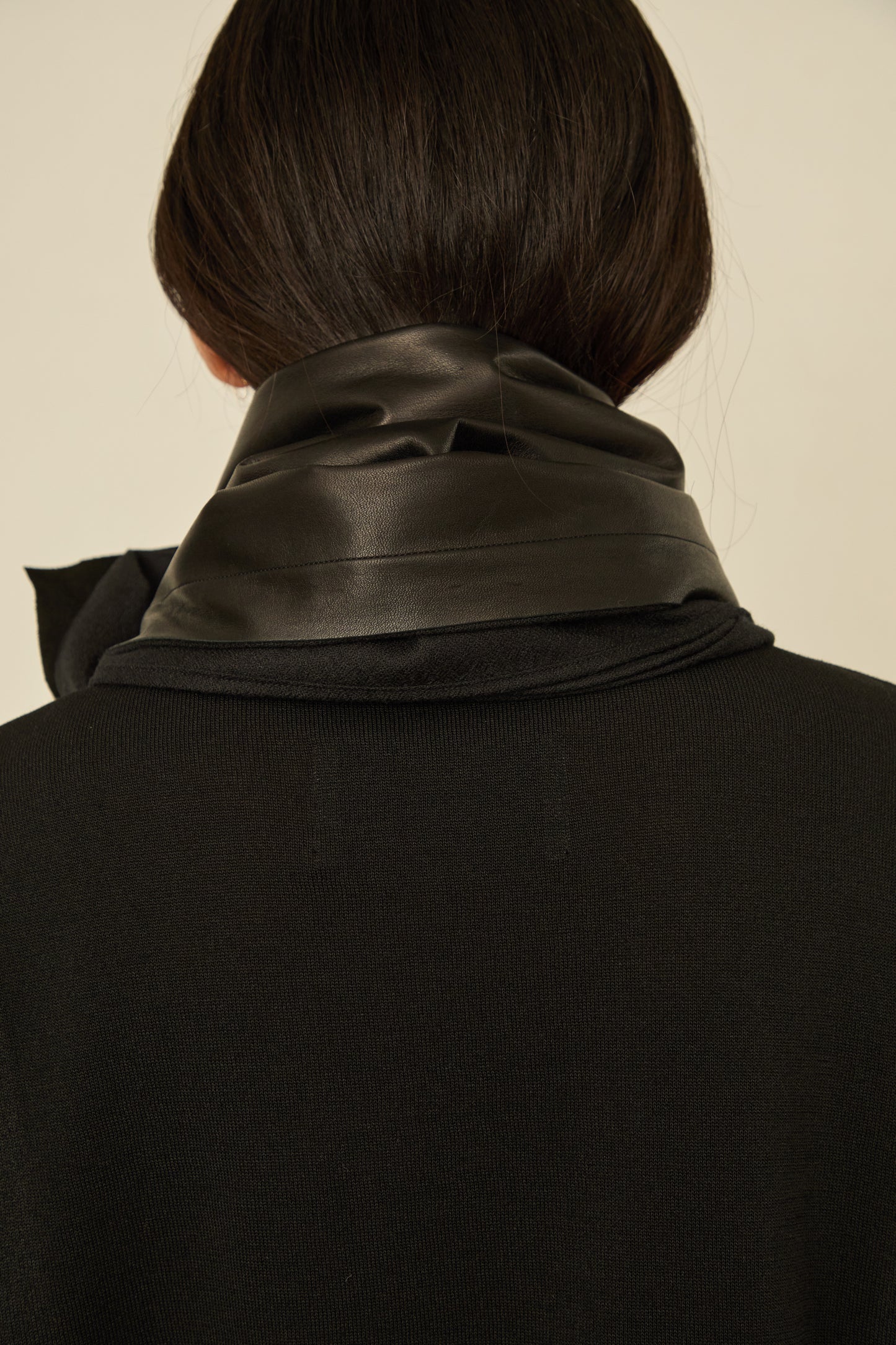 i'm here : " LEATHER " SCARF : / BROWN