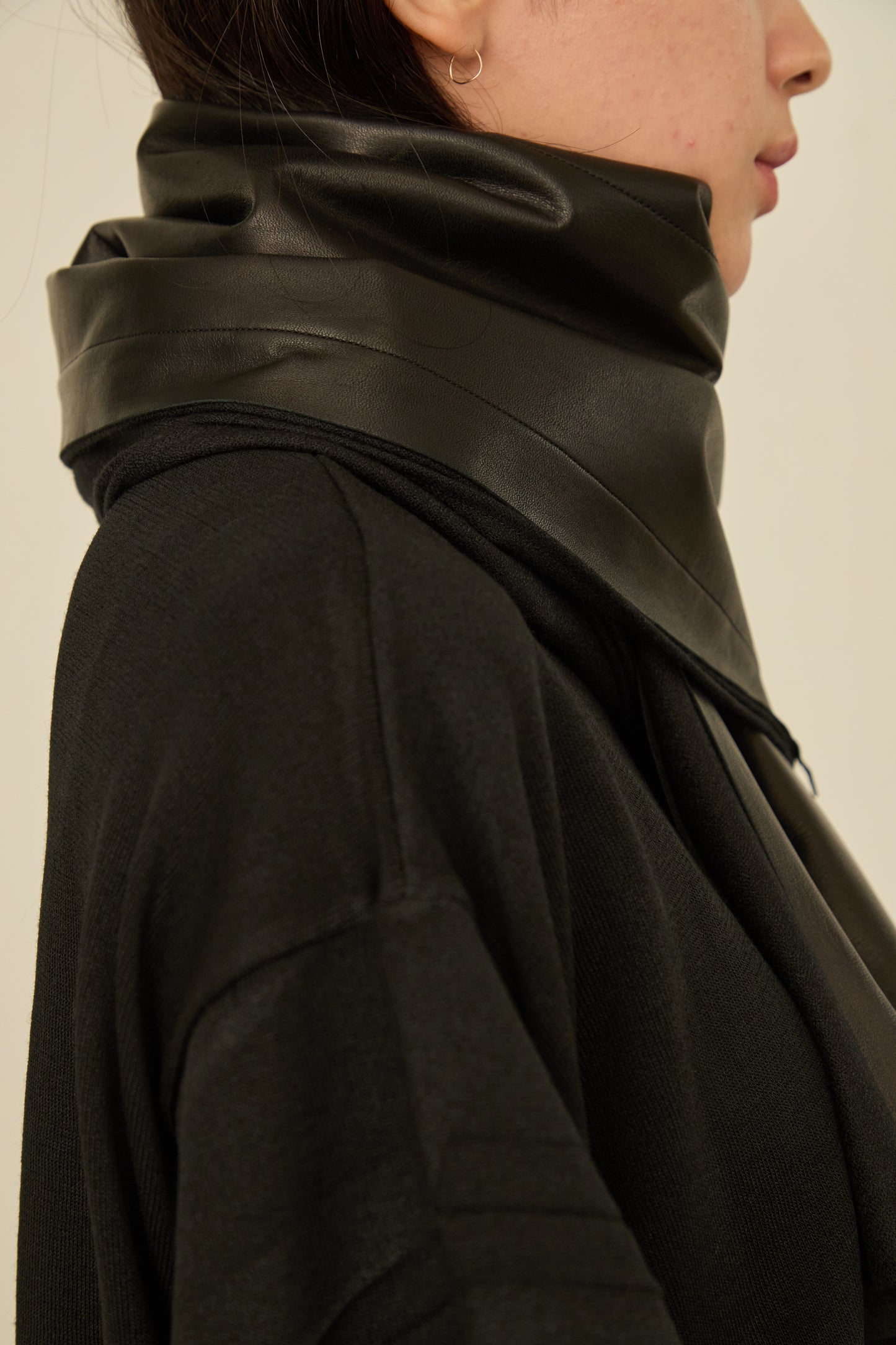 i'm here : " LEATHER " SCARF : / BROWN
