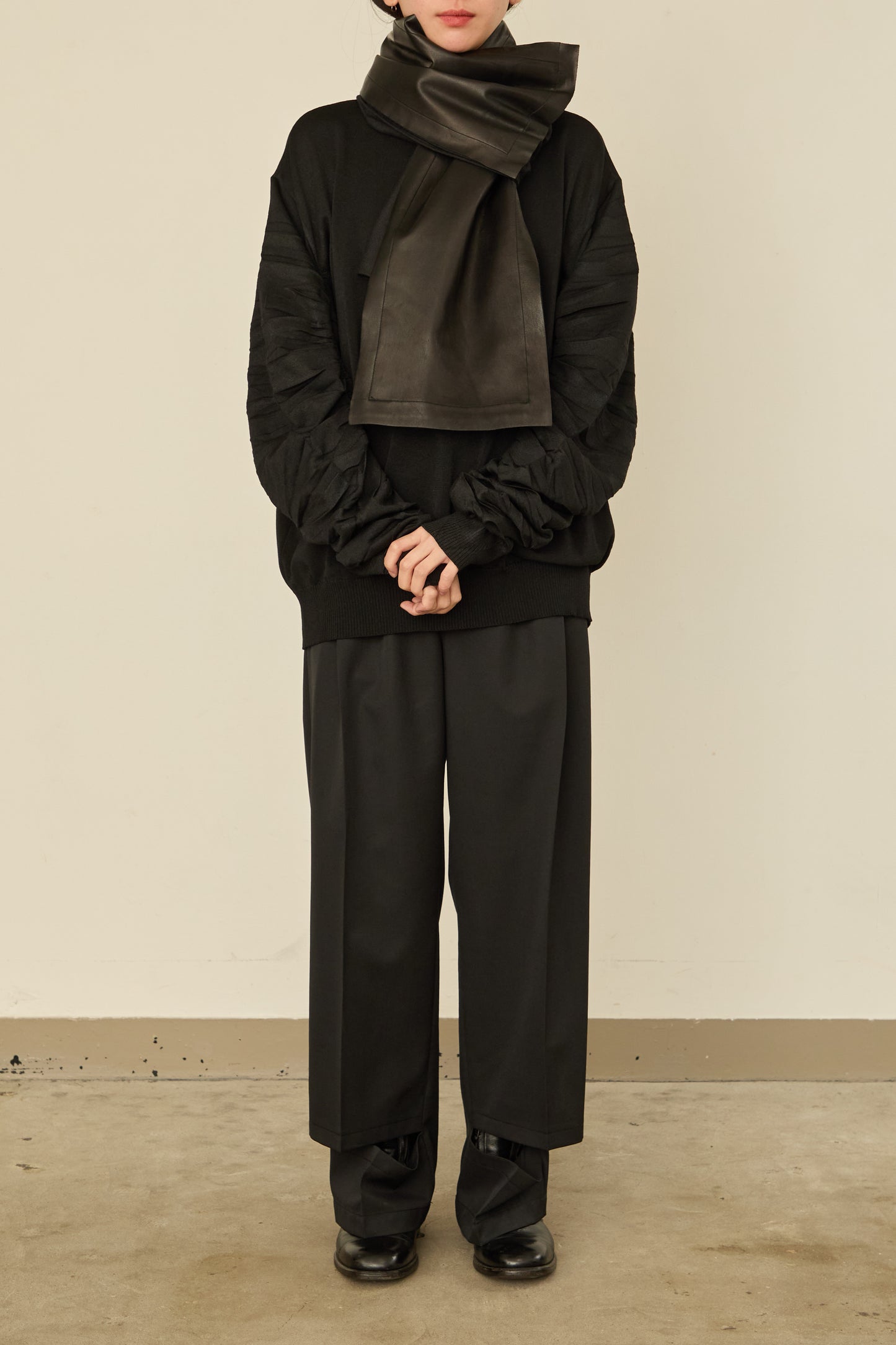 i'm here : " LEATHER " SCARF : / BLACK