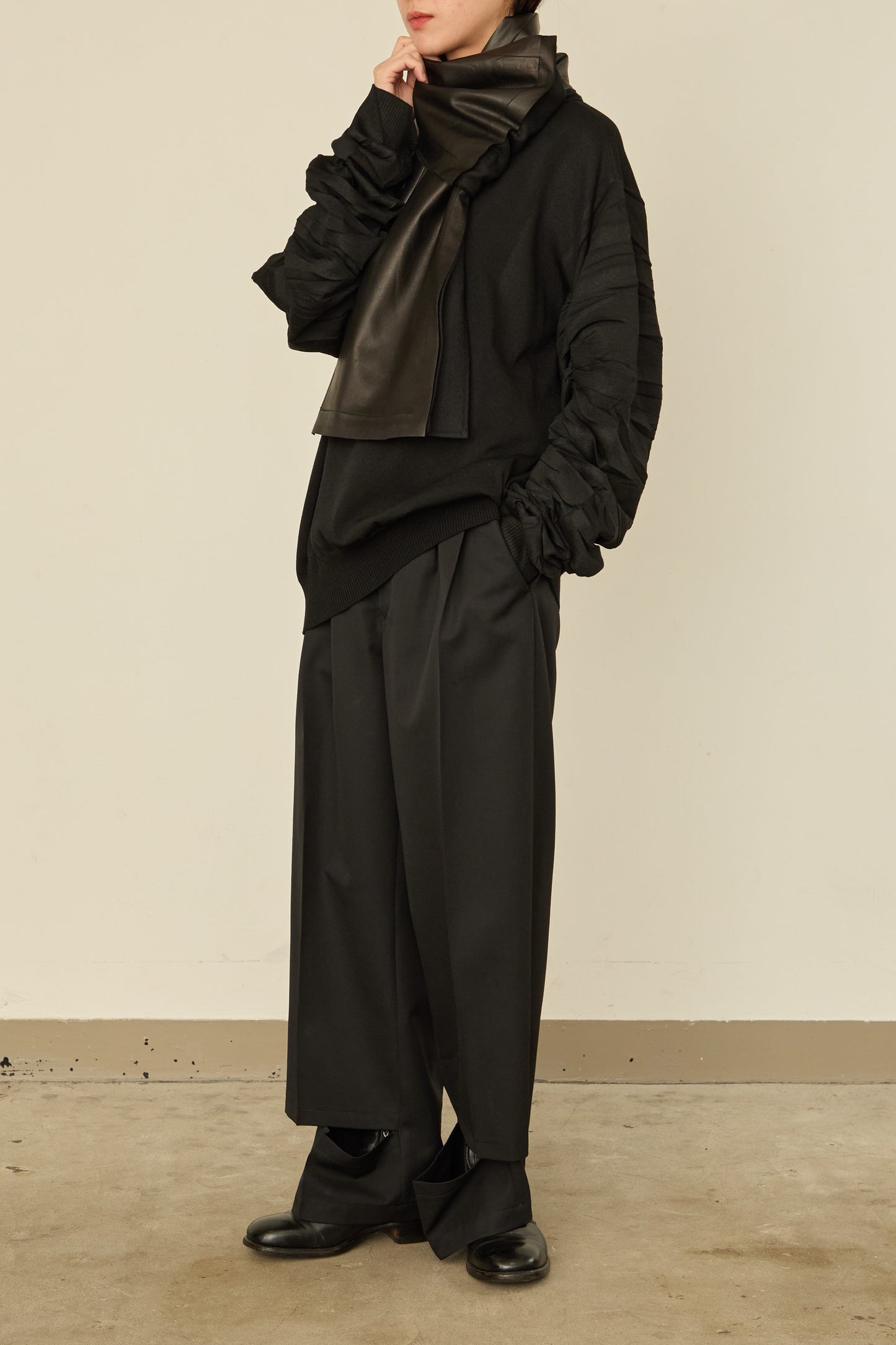 i'm here : " LEATHER " SCARF : / BLACK
