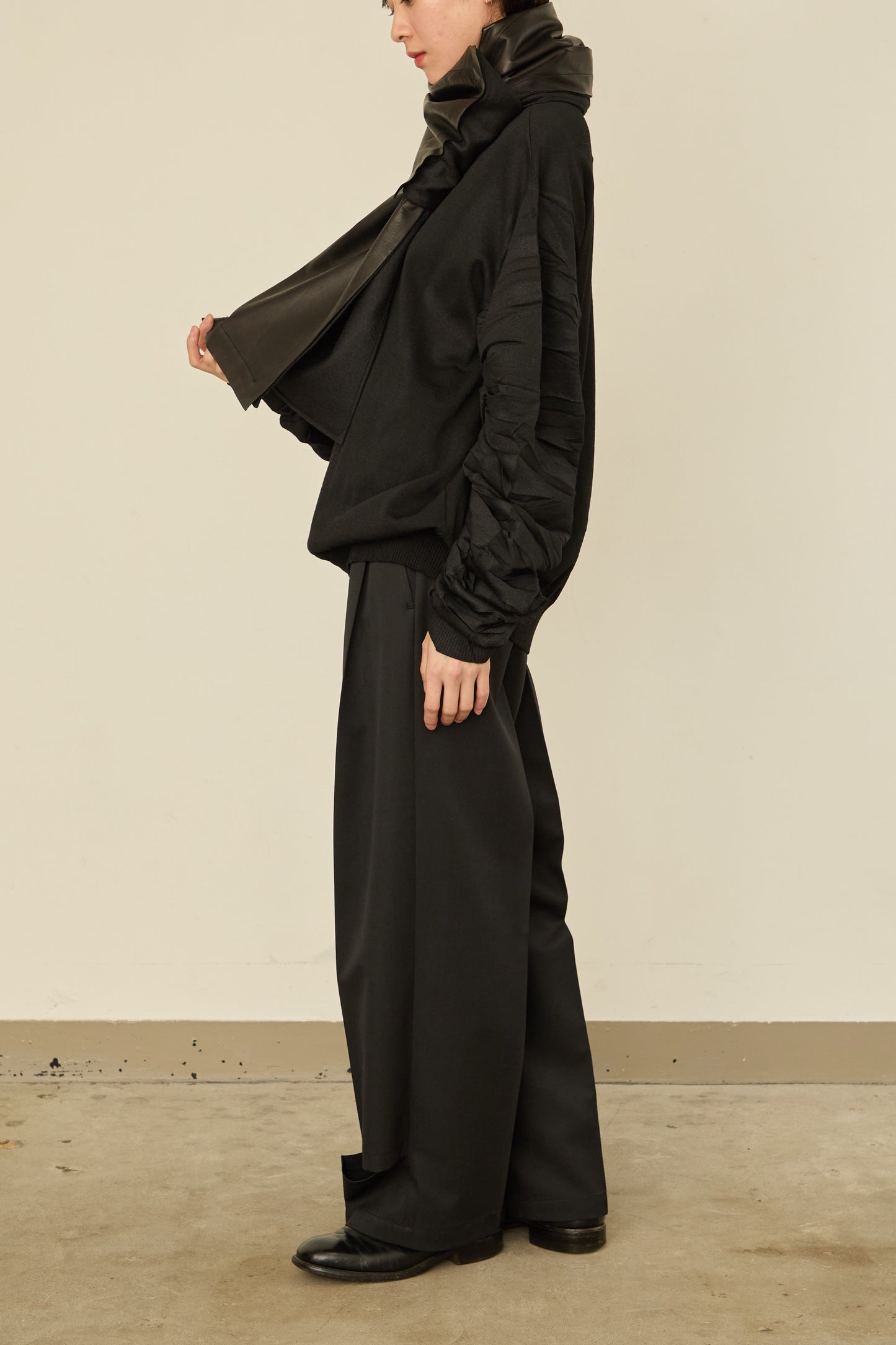 i'm here : " LEATHER " SCARF : / BLACK