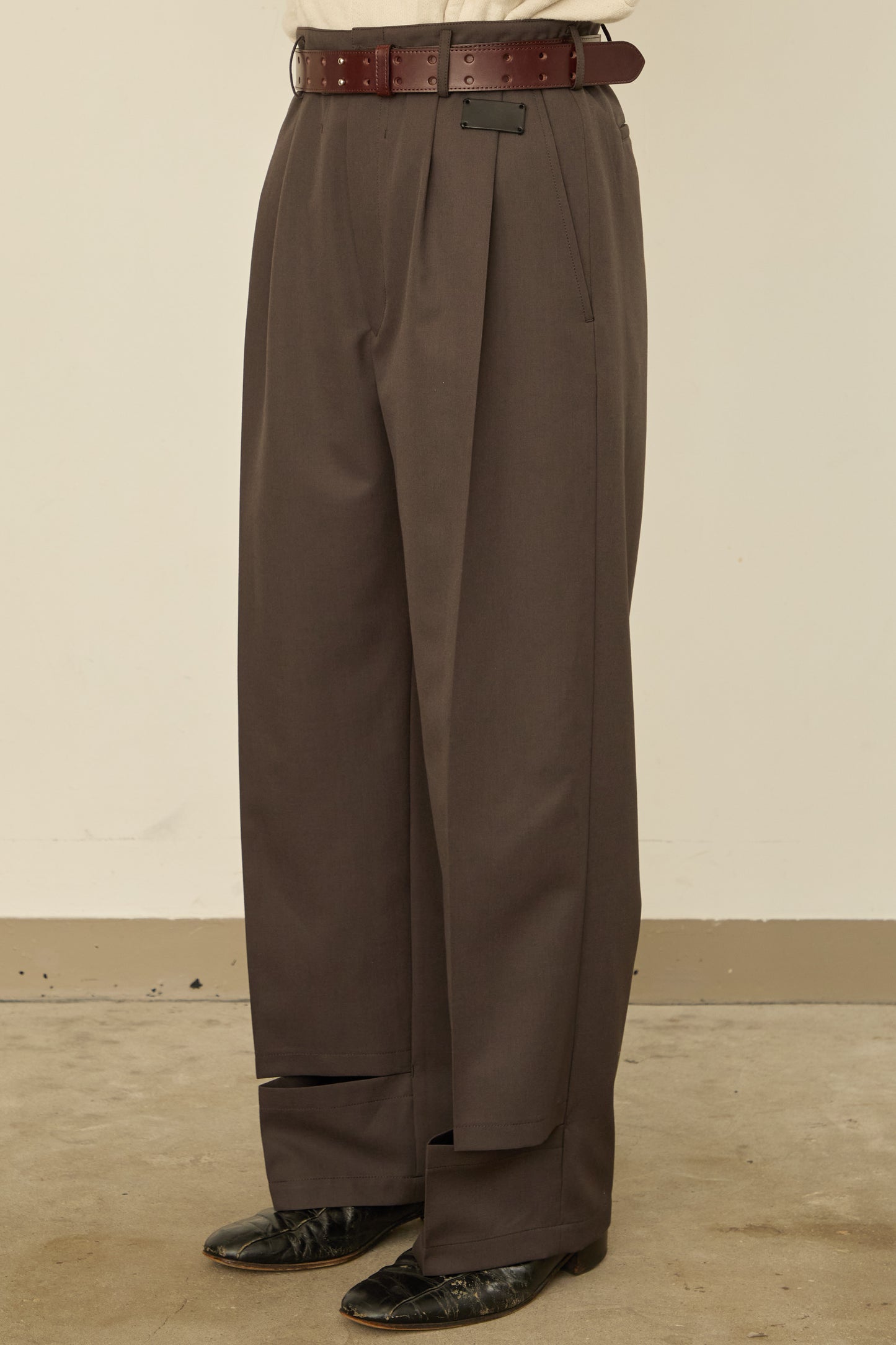 UN(I)FORM " SLIT " PANTS : / BROWN