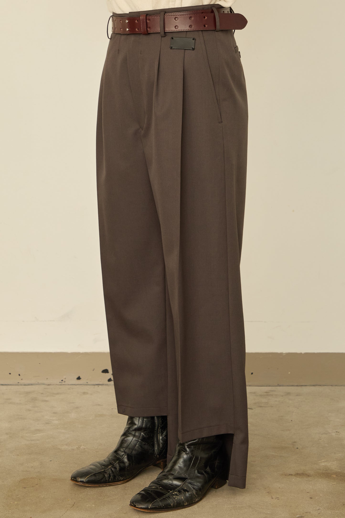 UN(I)FORM " SLIT " PANTS : / BROWN