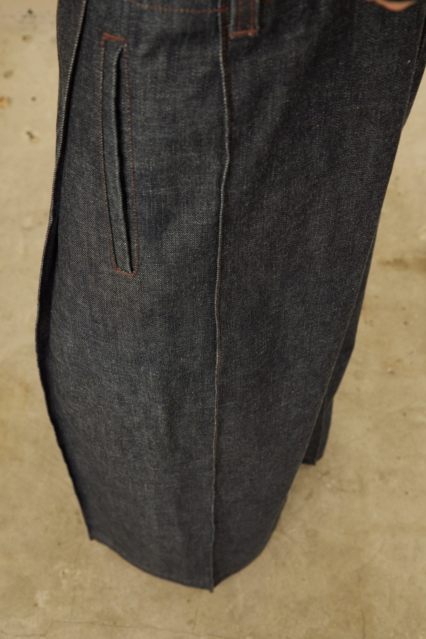 i'm here : " BOX " DENIM PANTS : / BLACK