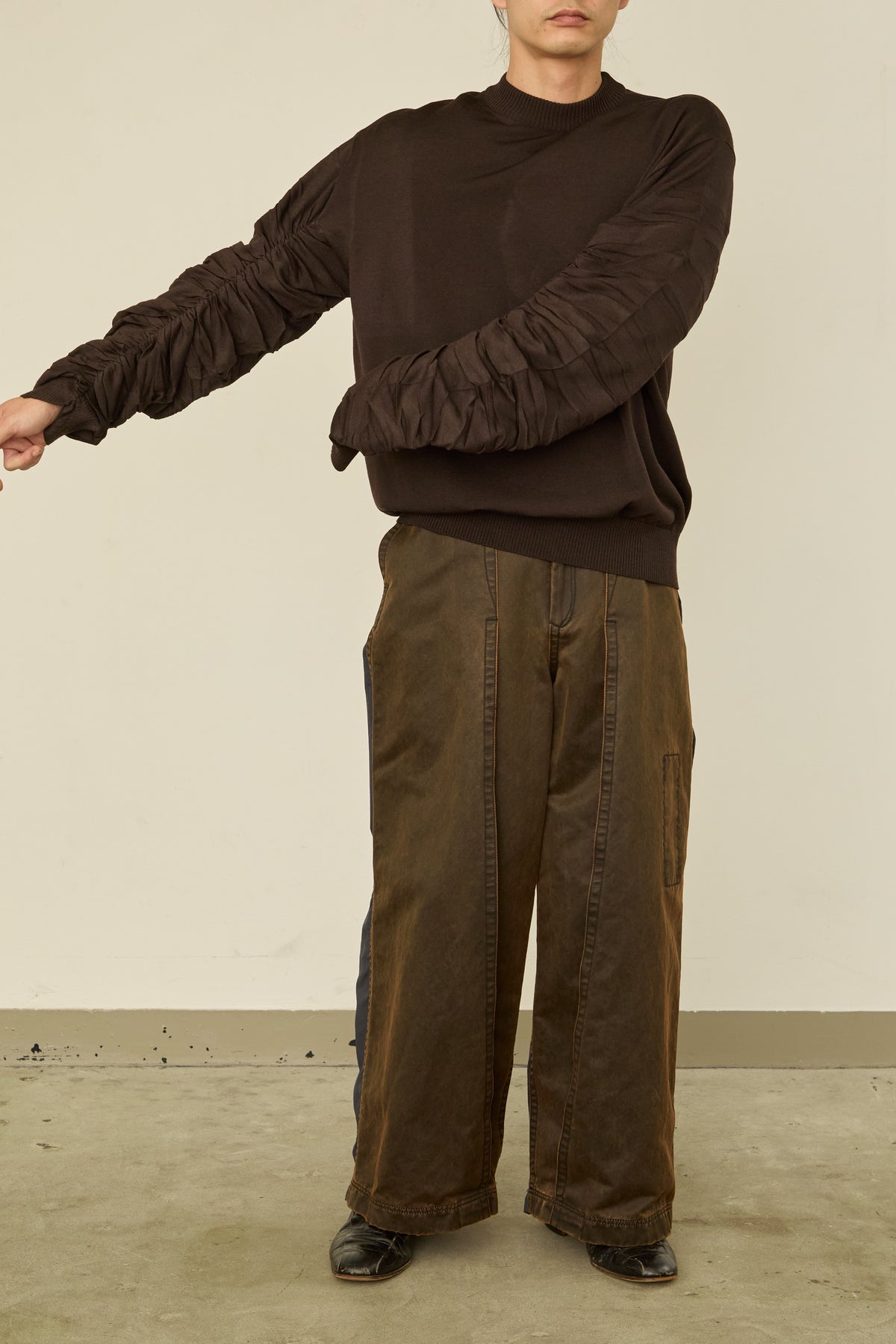 i'm here : " SHIRRING " SLEEVE KNIT : / BROWN