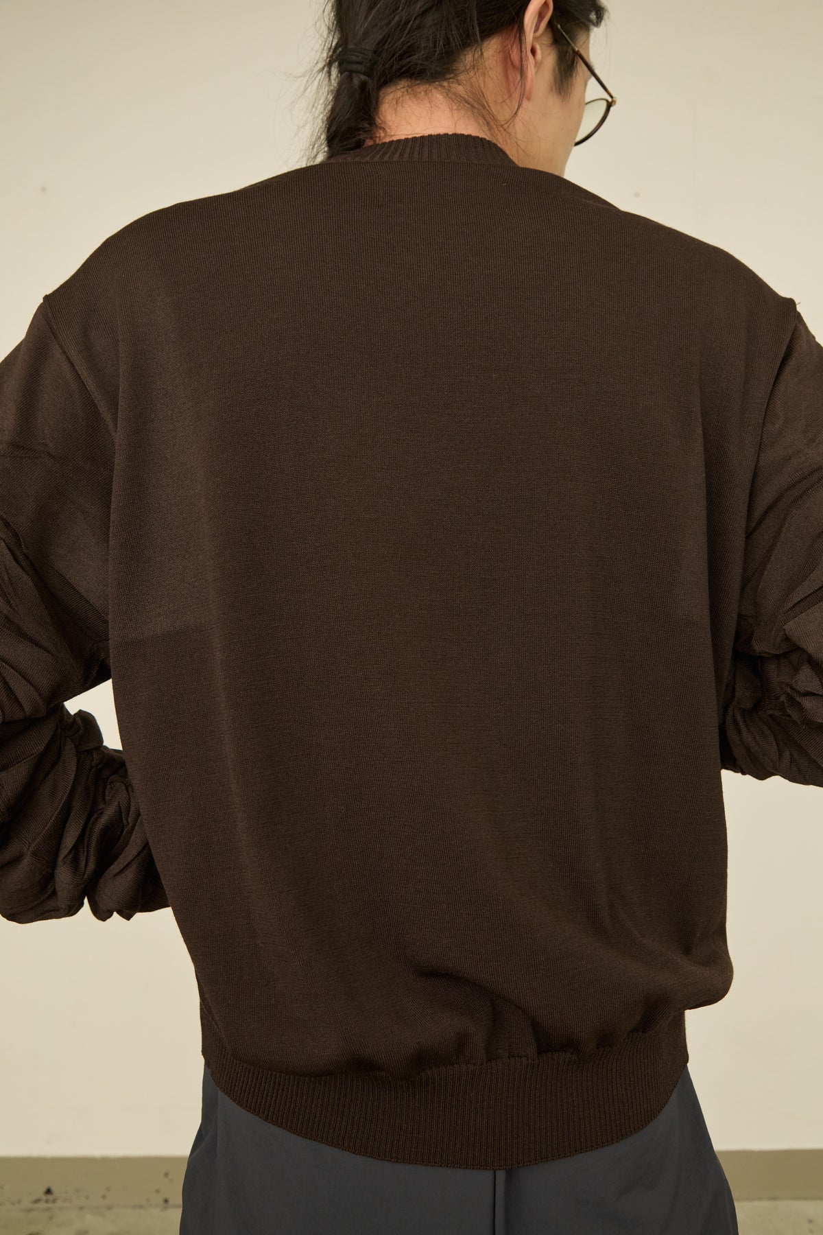 i'm here : " SHIRRING " SLEEVE KNIT : / BROWN