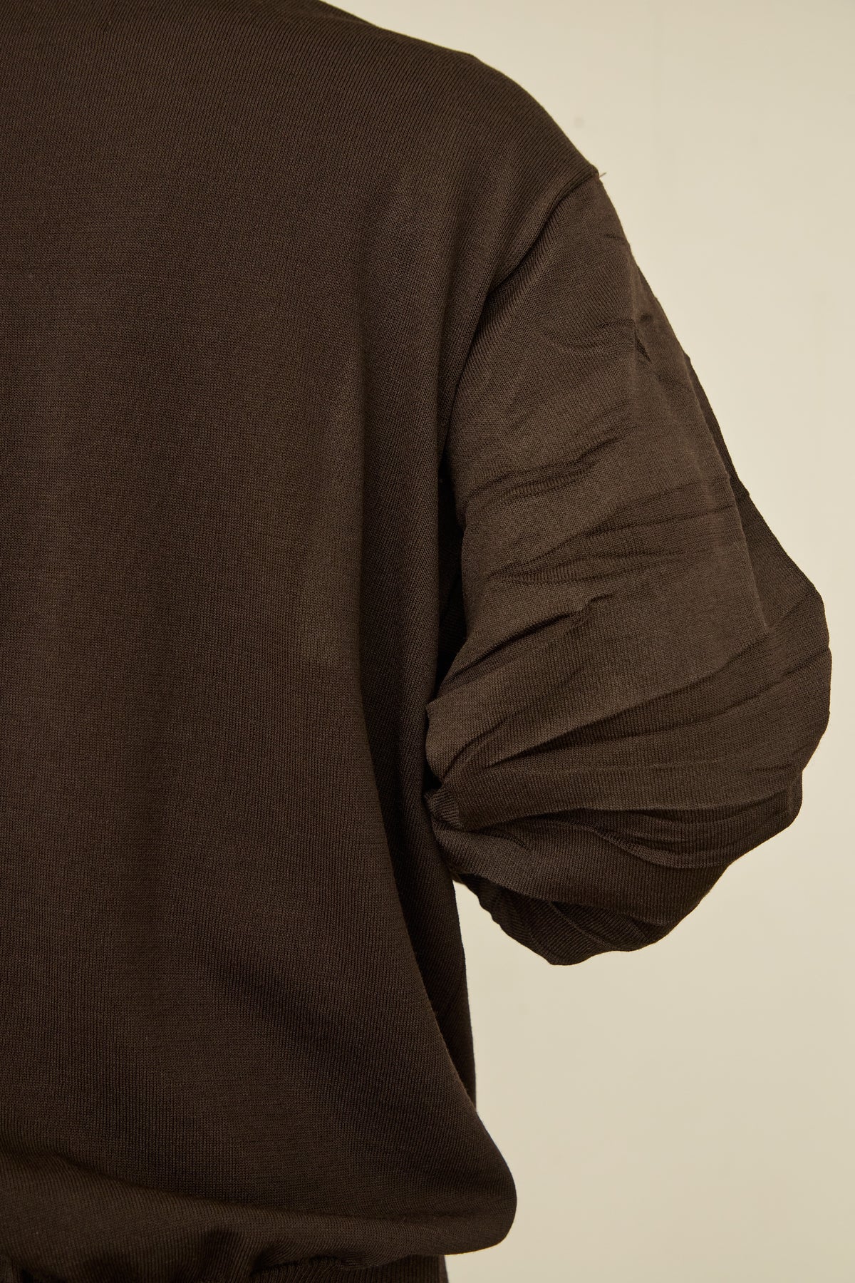 i'm here : " SHIRRING " SLEEVE KNIT : / BROWN