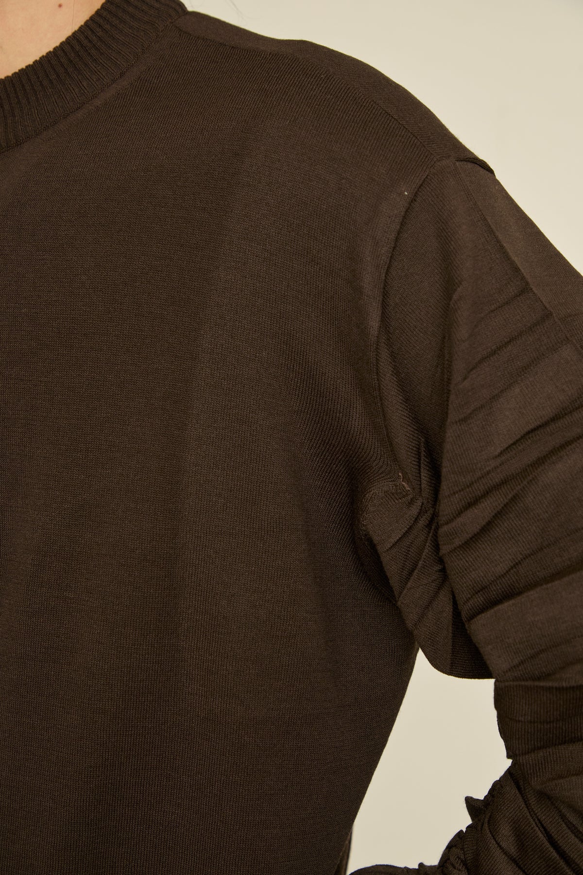 i'm here : " SHIRRING " SLEEVE KNIT : / BROWN