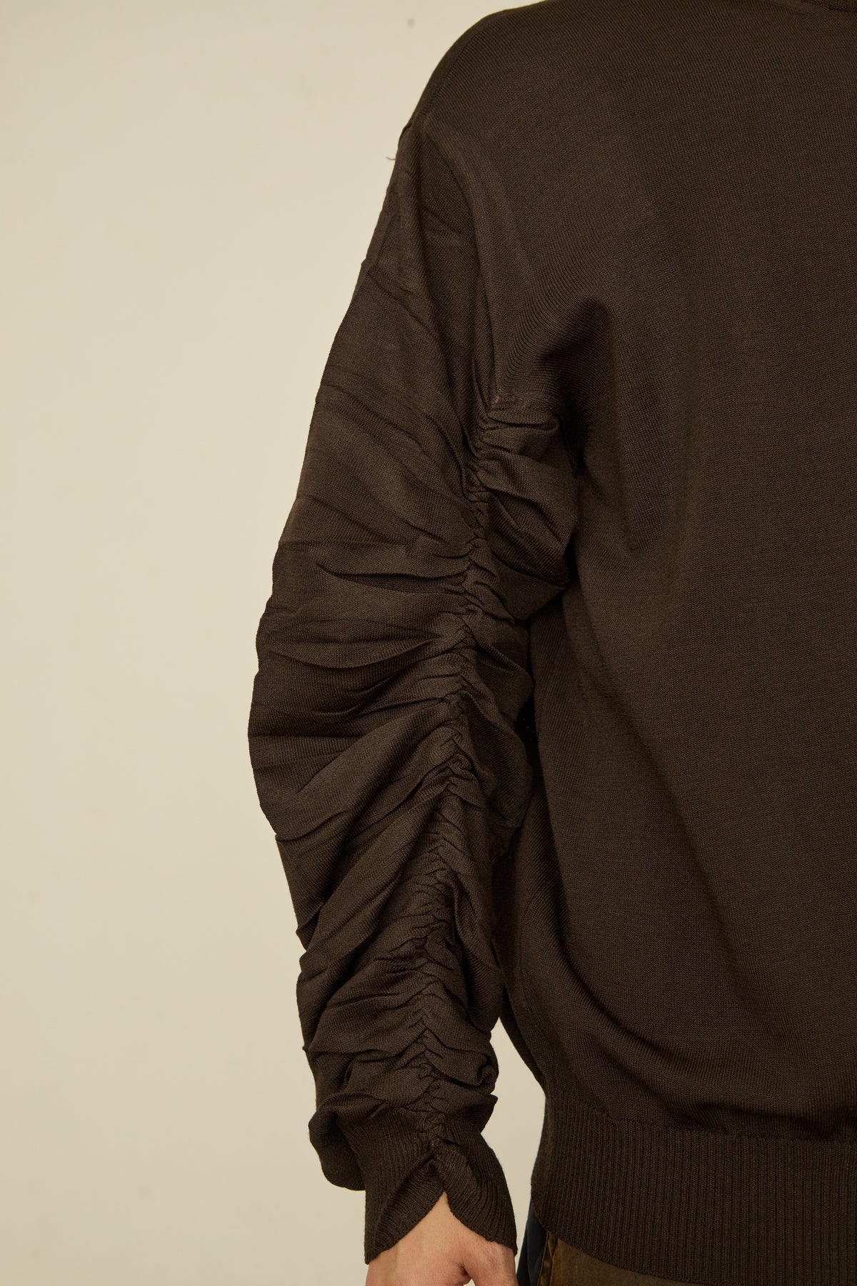 i'm here : " SHIRRING " SLEEVE KNIT : / BROWN